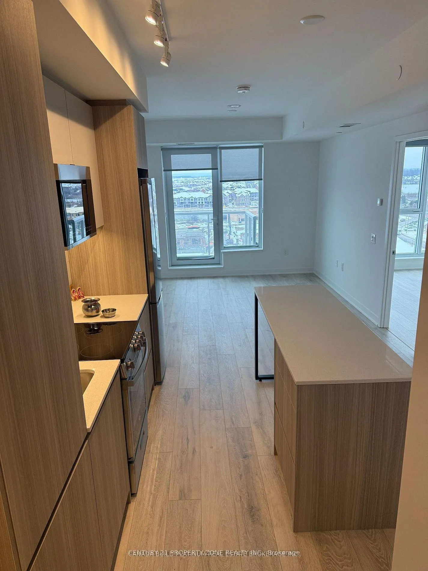 Photo 2 of Unit 901, 10 All Nations Drive, Brampton, Northwest Brampton — HOMEH