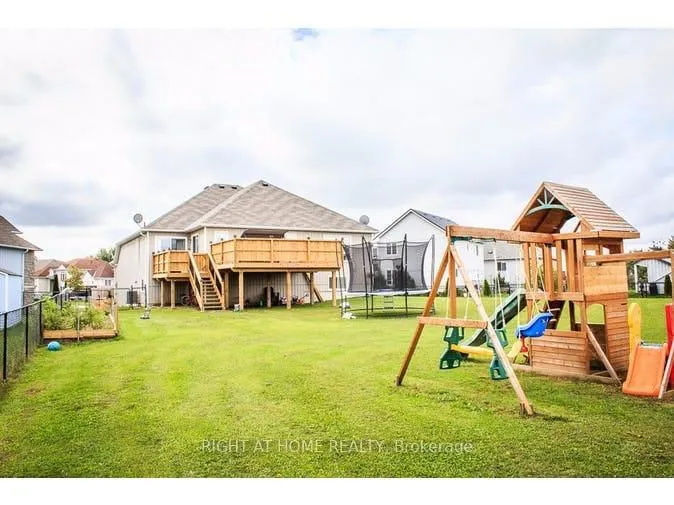Photo 4 of 213 Country Lane, Clearview, Stayner — HOMEH
