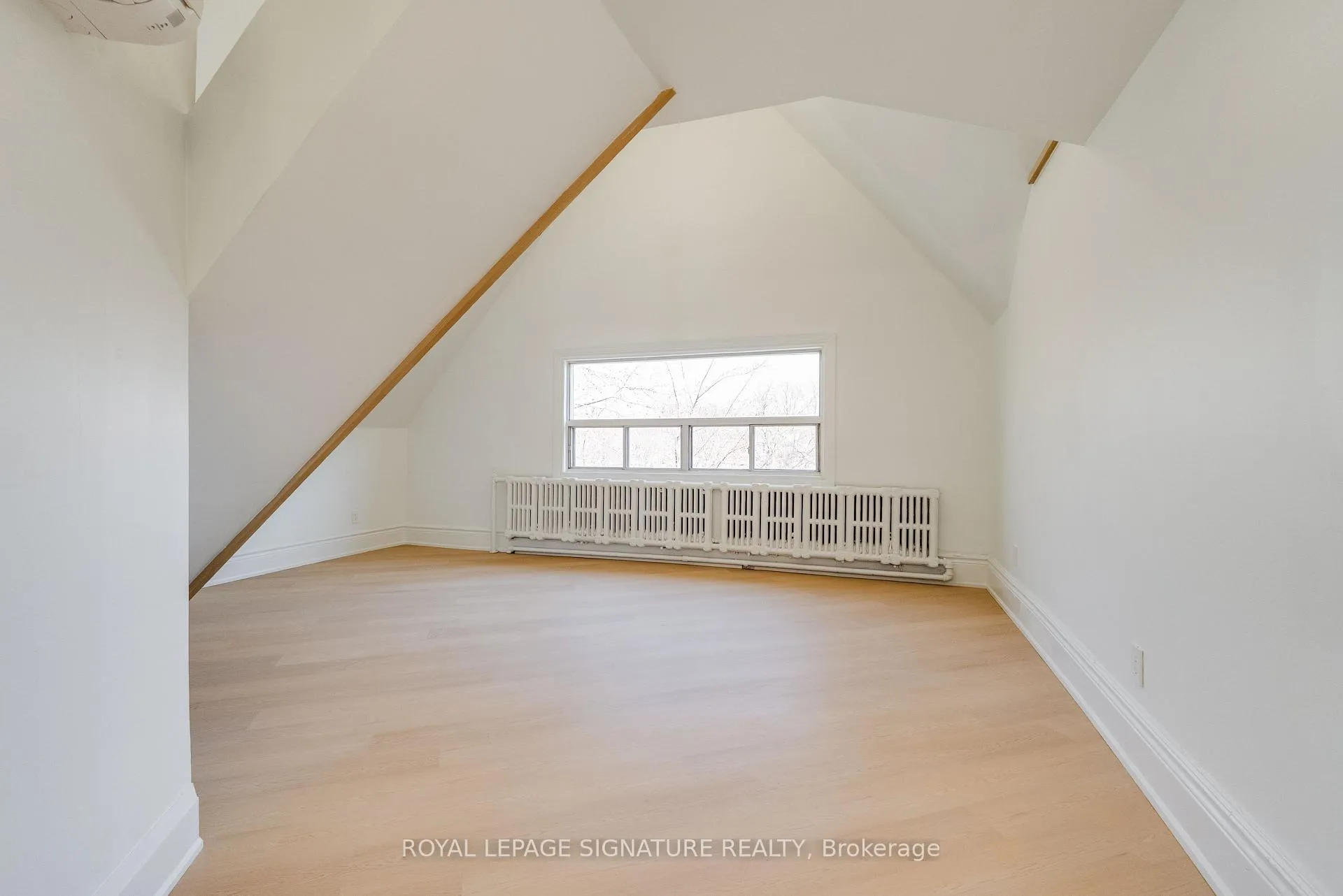 Photo 2 of Unit 3, 1 Bellwoods Park, Toronto, Trinity-Bellwoods — HOMEH