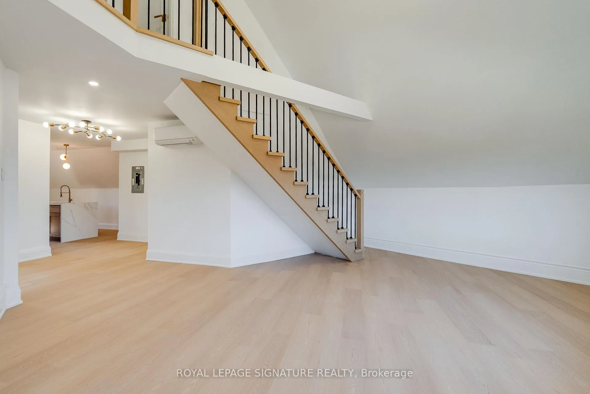 Photo 3 of Unit 3, 1 Bellwoods Park, Toronto, Trinity-Bellwoods — HOMEH
