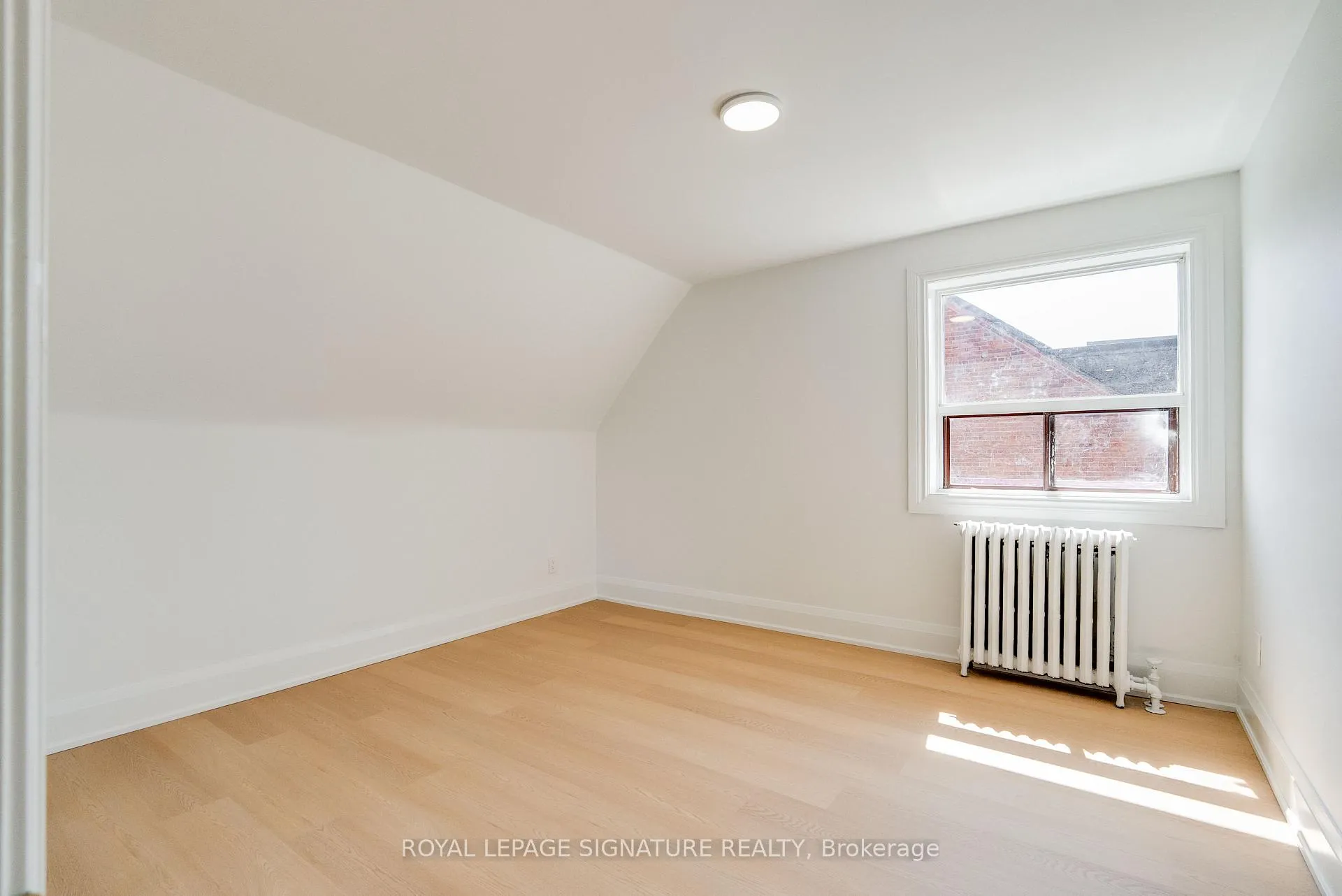 Photo 11 of Unit 3, 1 Bellwoods Park, Toronto, Trinity-Bellwoods — HOMEH