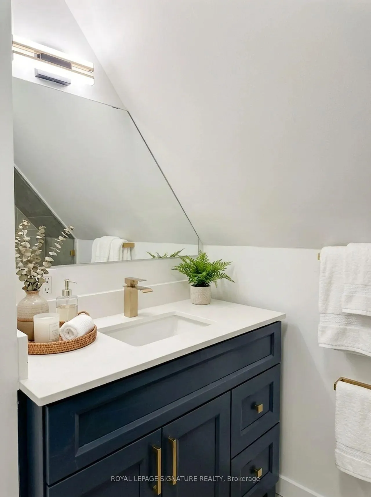 Photo 16 of Unit 3, 1 Bellwoods Park, Toronto, Trinity-Bellwoods — HOMEH