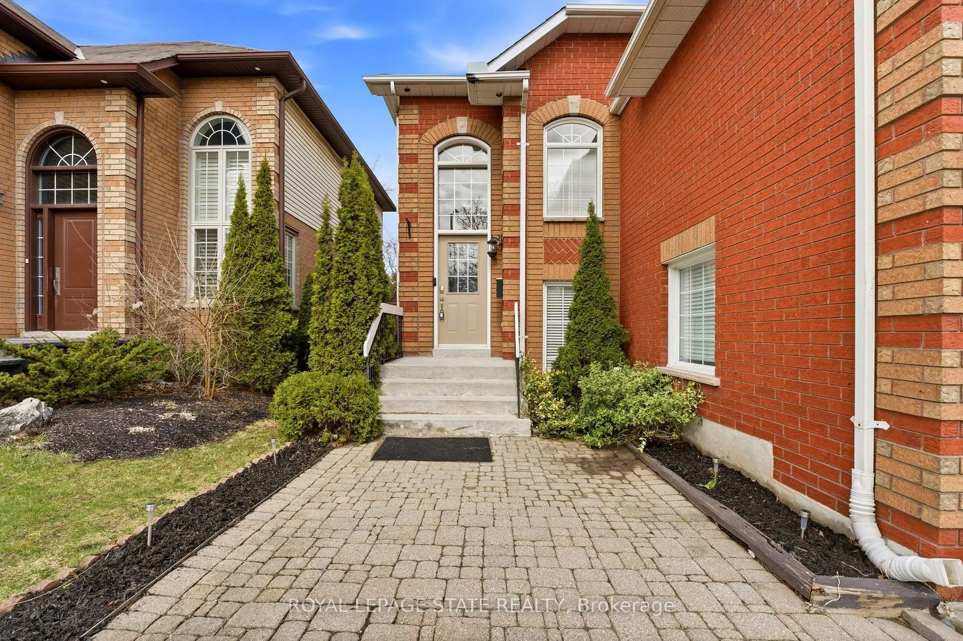Photo 3 of 166 Boulding Avenue, Hamilton, Waterdown — HOMEH