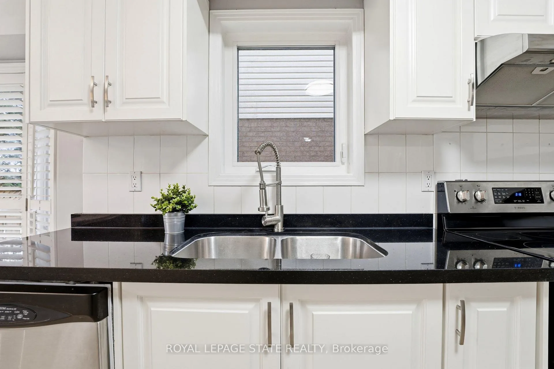 Photo 8 of 166 Boulding Avenue, Hamilton, Waterdown — HOMEH