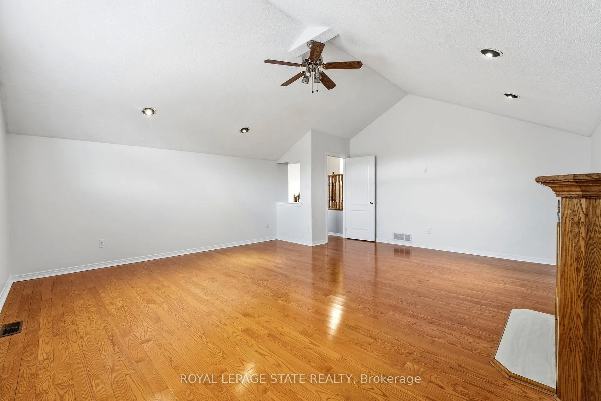 Photo 16 of 166 Boulding Avenue, Hamilton, Waterdown — HOMEH