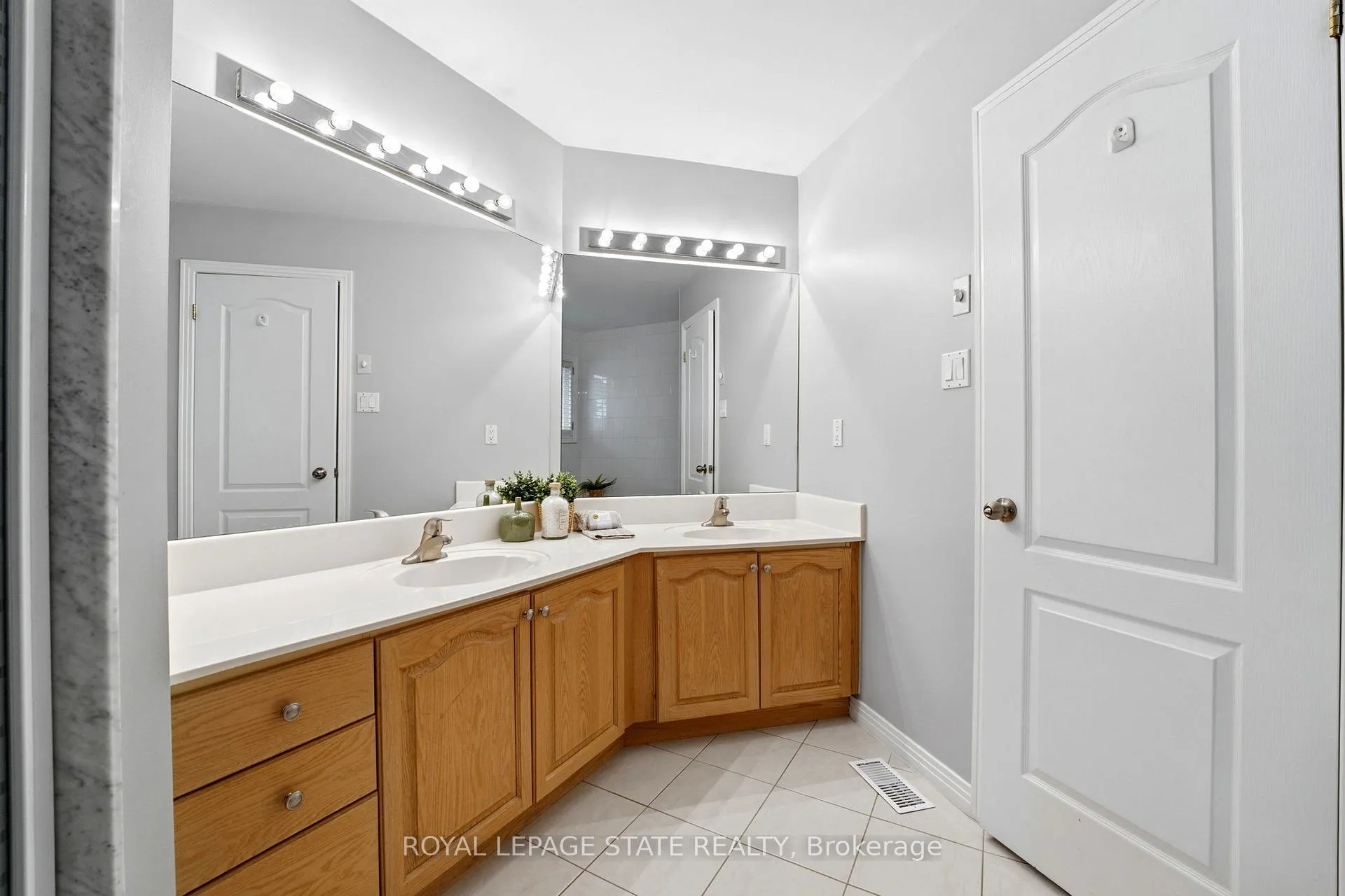 Photo 25 of 166 Boulding Avenue, Hamilton, Waterdown — HOMEH