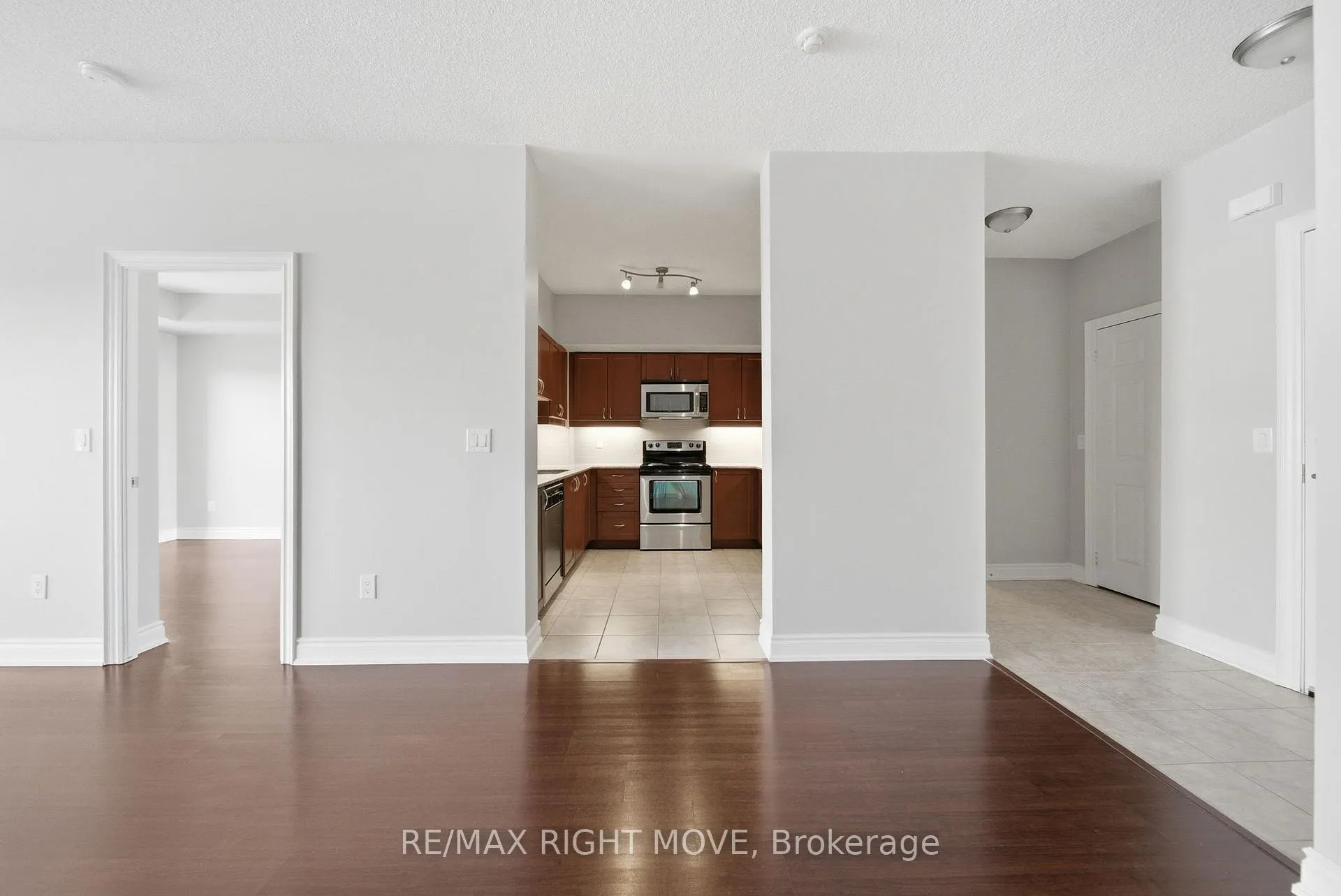 Photo 10 of Unit 507, 354 Atherley Road, Orillia — HOMEH