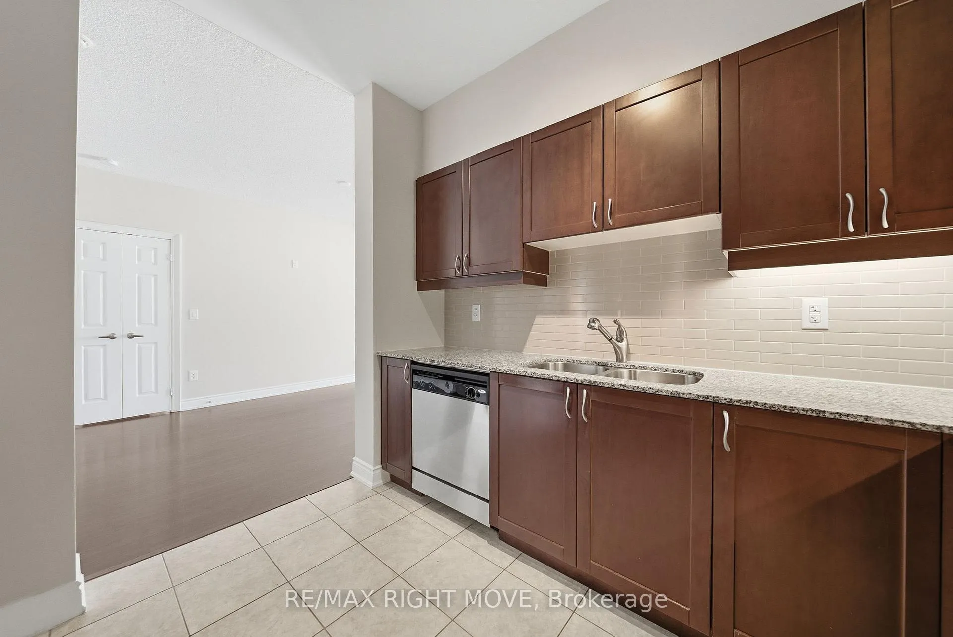 Photo 13 of Unit 507, 354 Atherley Road, Orillia — HOMEH