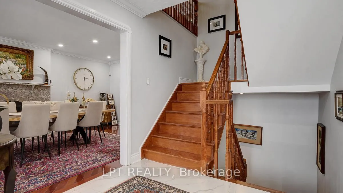 Photo 2 of 624 Pleasant Park Road, Ottawa, Playfair Park — HOMEH