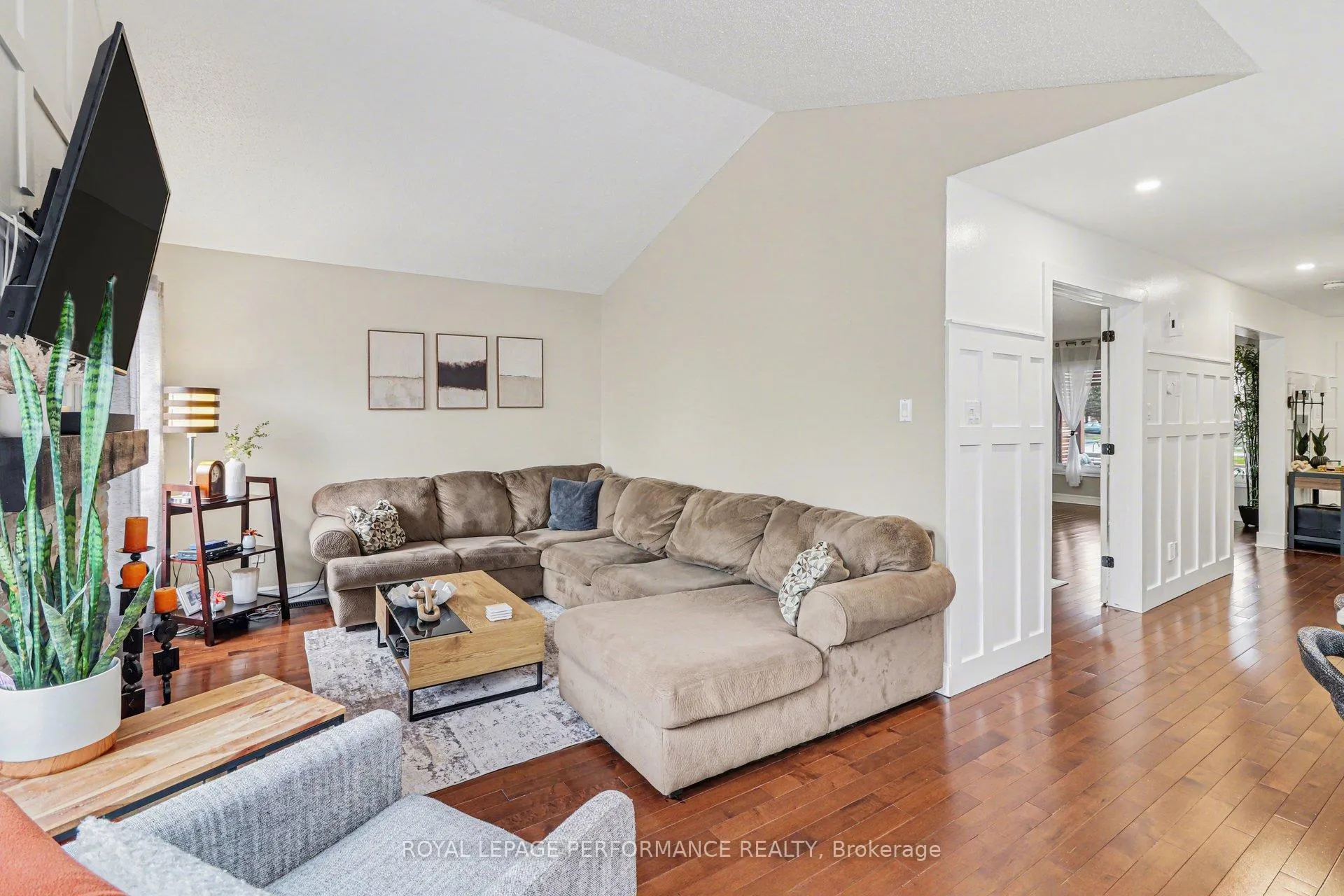 Photo 8 of 1006 Sheenboro Crescent, Ottawa, Fallingbrook/Pineridge — HOMEH