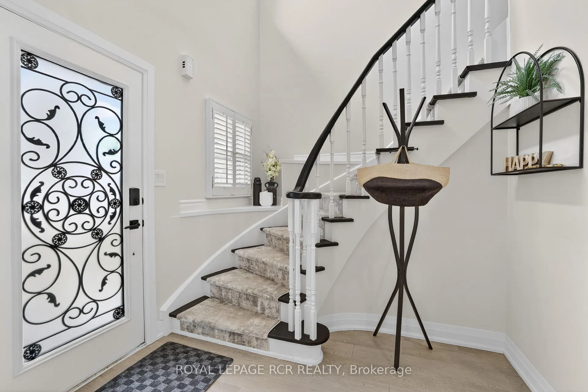 Photo 3 of 186 Patna Crescent, Vaughan, Maple — HOMEH