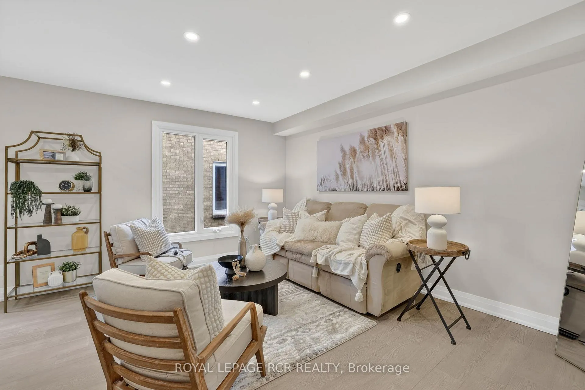 Photo 5 of 186 Patna Crescent, Vaughan, Maple — HOMEH