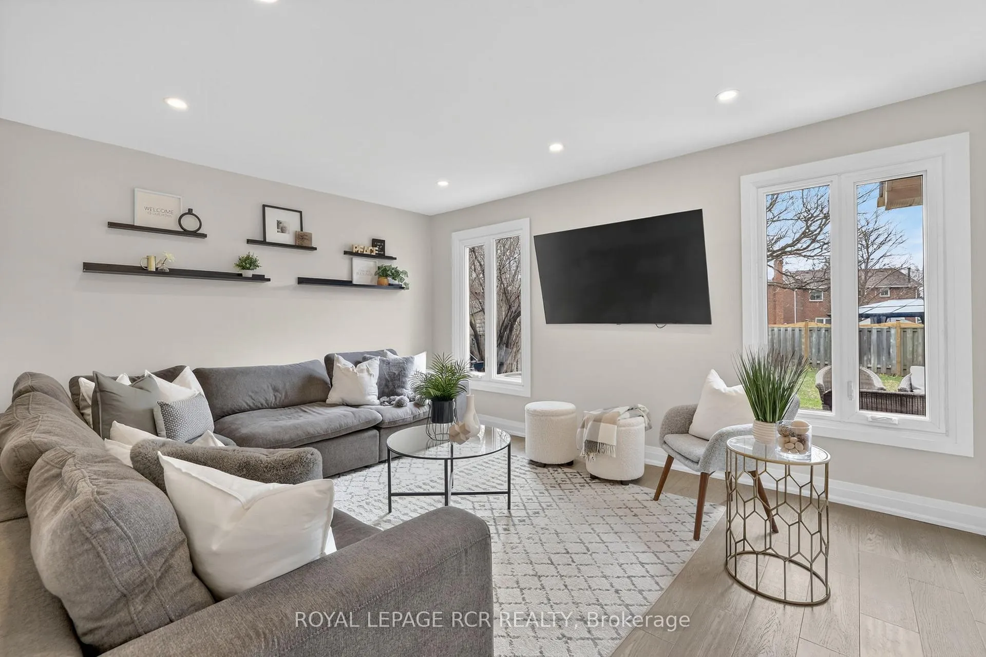 Photo 10 of 186 Patna Crescent, Vaughan, Maple — HOMEH