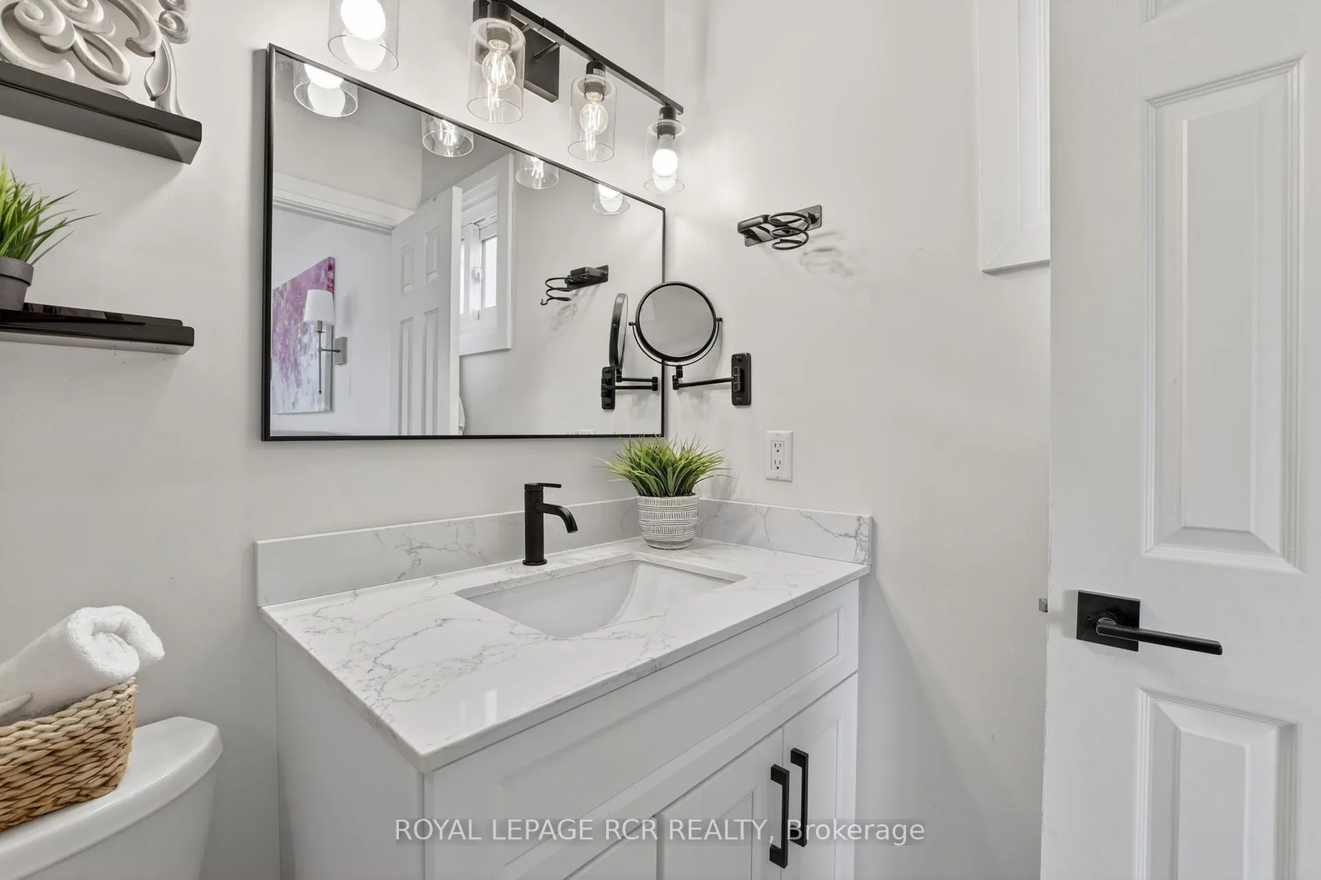 Photo 23 of 186 Patna Crescent, Vaughan, Maple — HOMEH