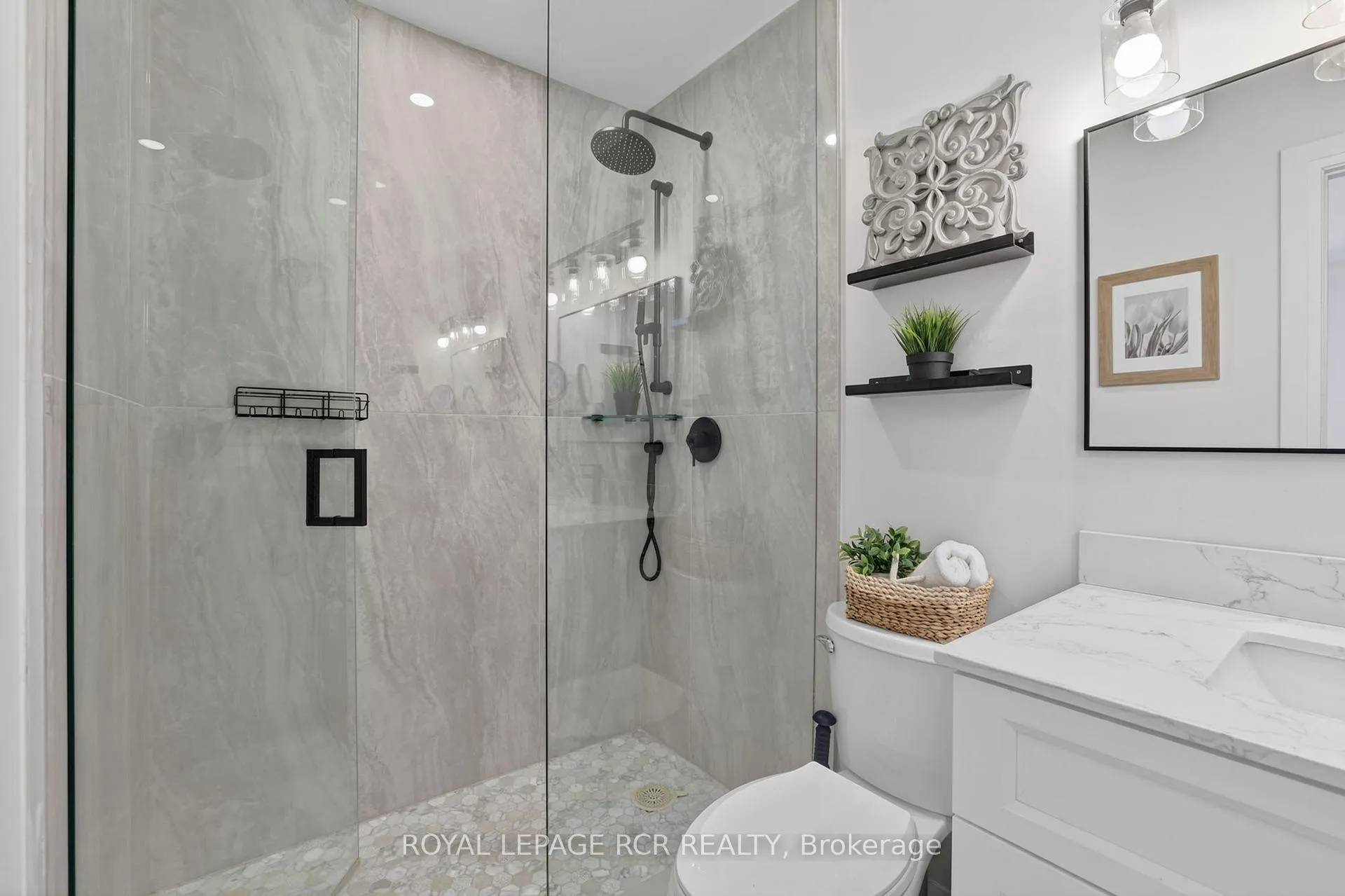 Photo 24 of 186 Patna Crescent, Vaughan, Maple — HOMEH