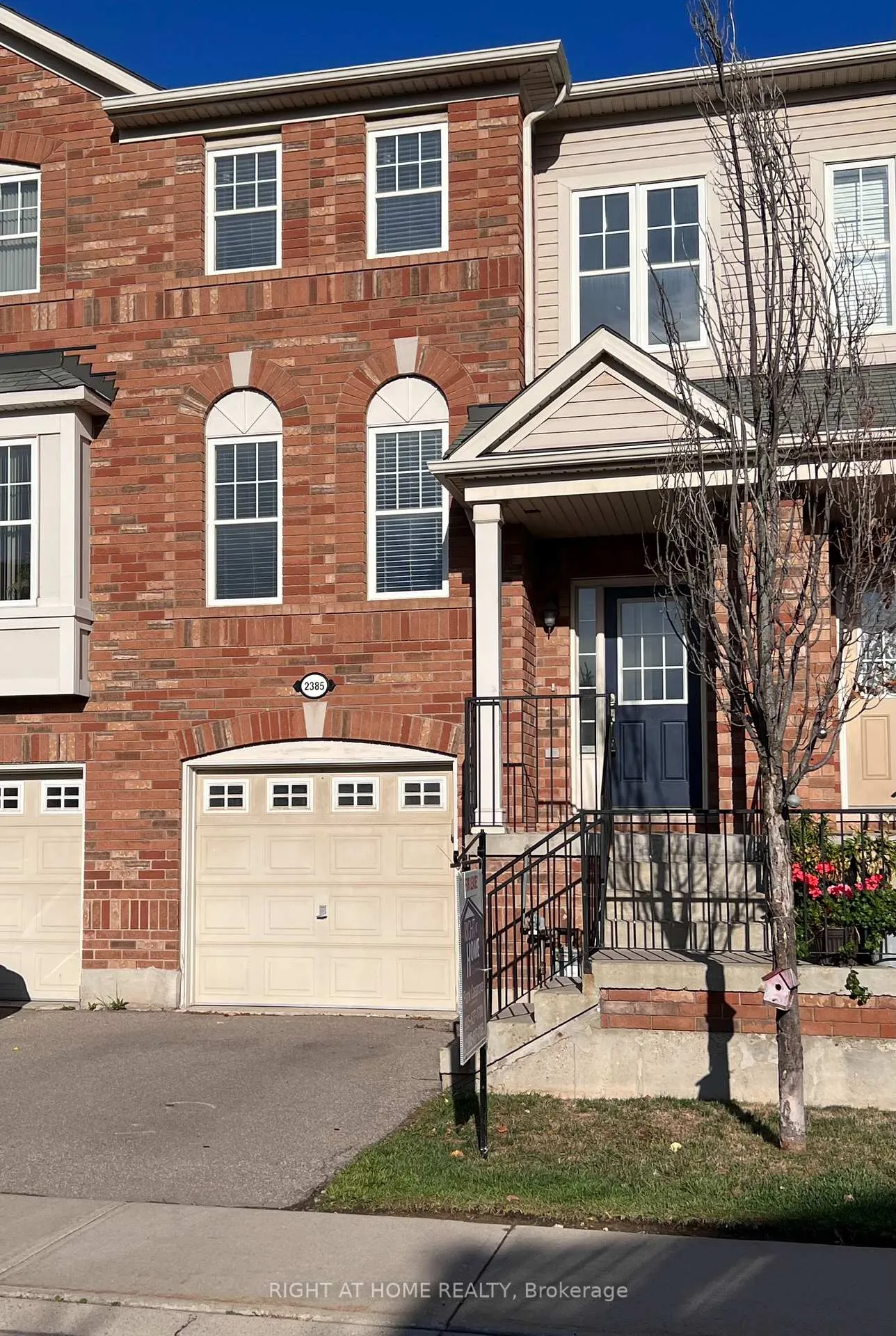 Front of 2385 Coho Way