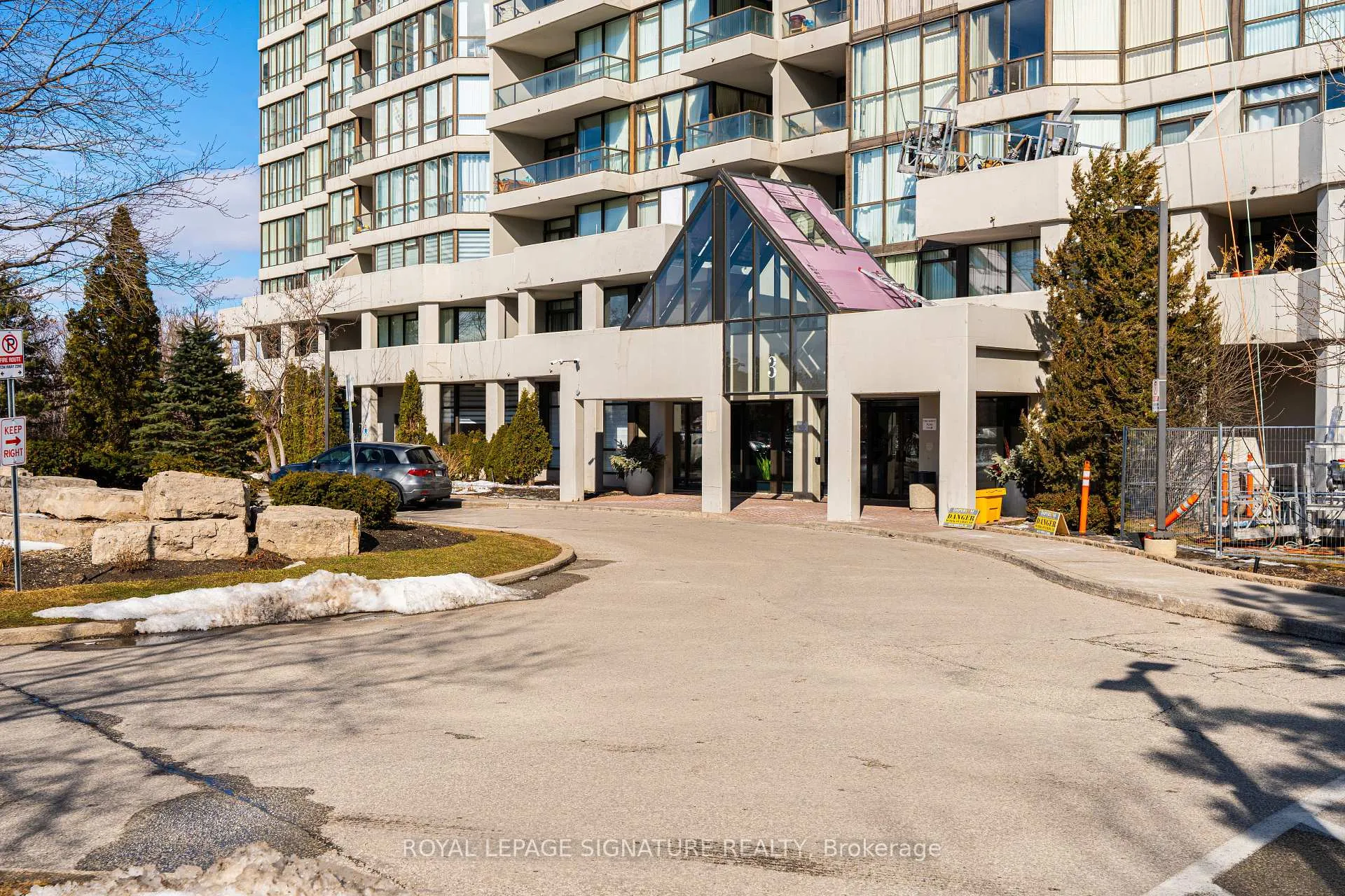 Photo 1 of Unit 1906, 3 Rowntree Road, Etobicoke, Mount Olive-Silverstone-Jamestown — HOMEH