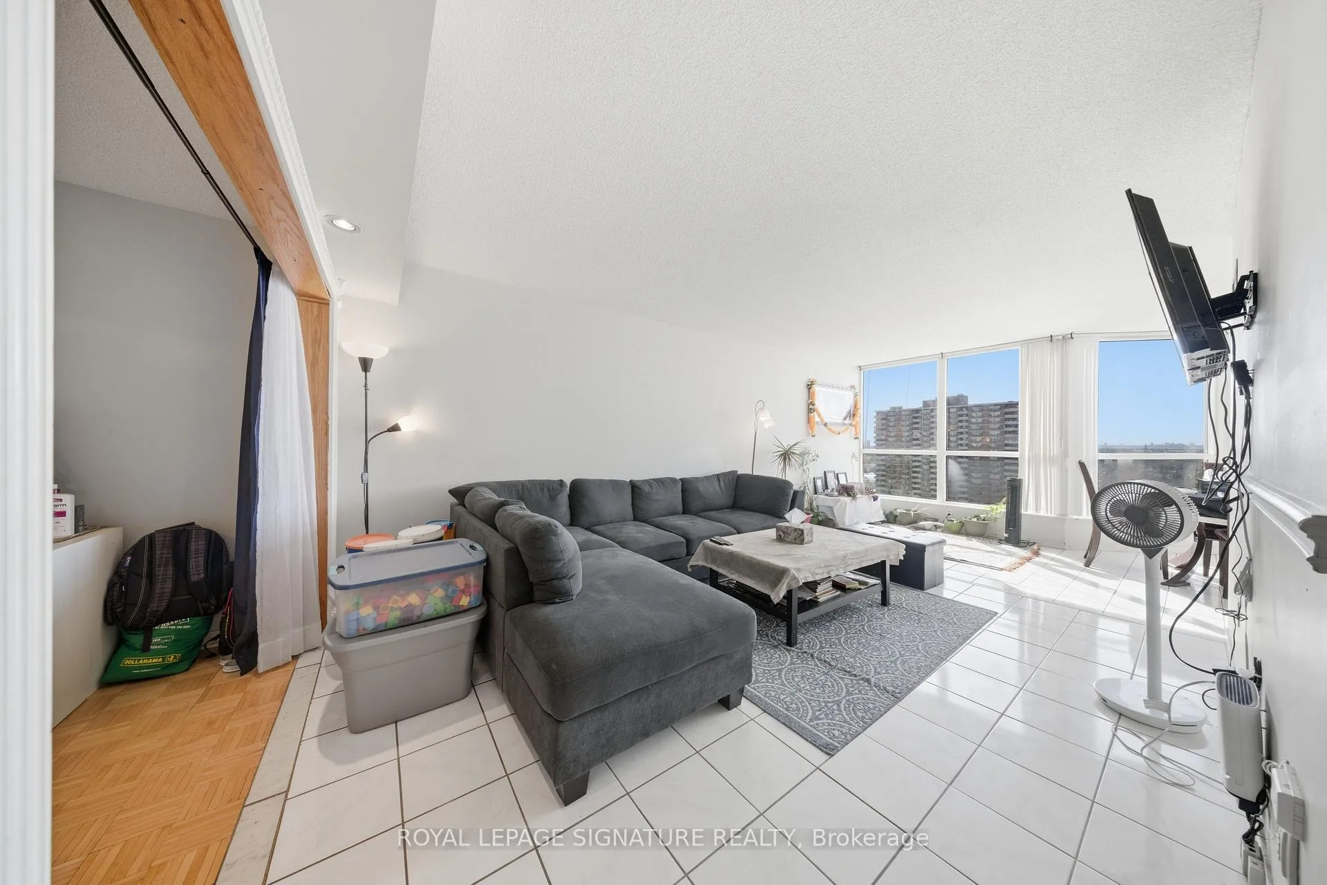 Photo 5 of Unit 1906, 3 Rowntree Road, Etobicoke, Mount Olive-Silverstone-Jamestown — HOMEH