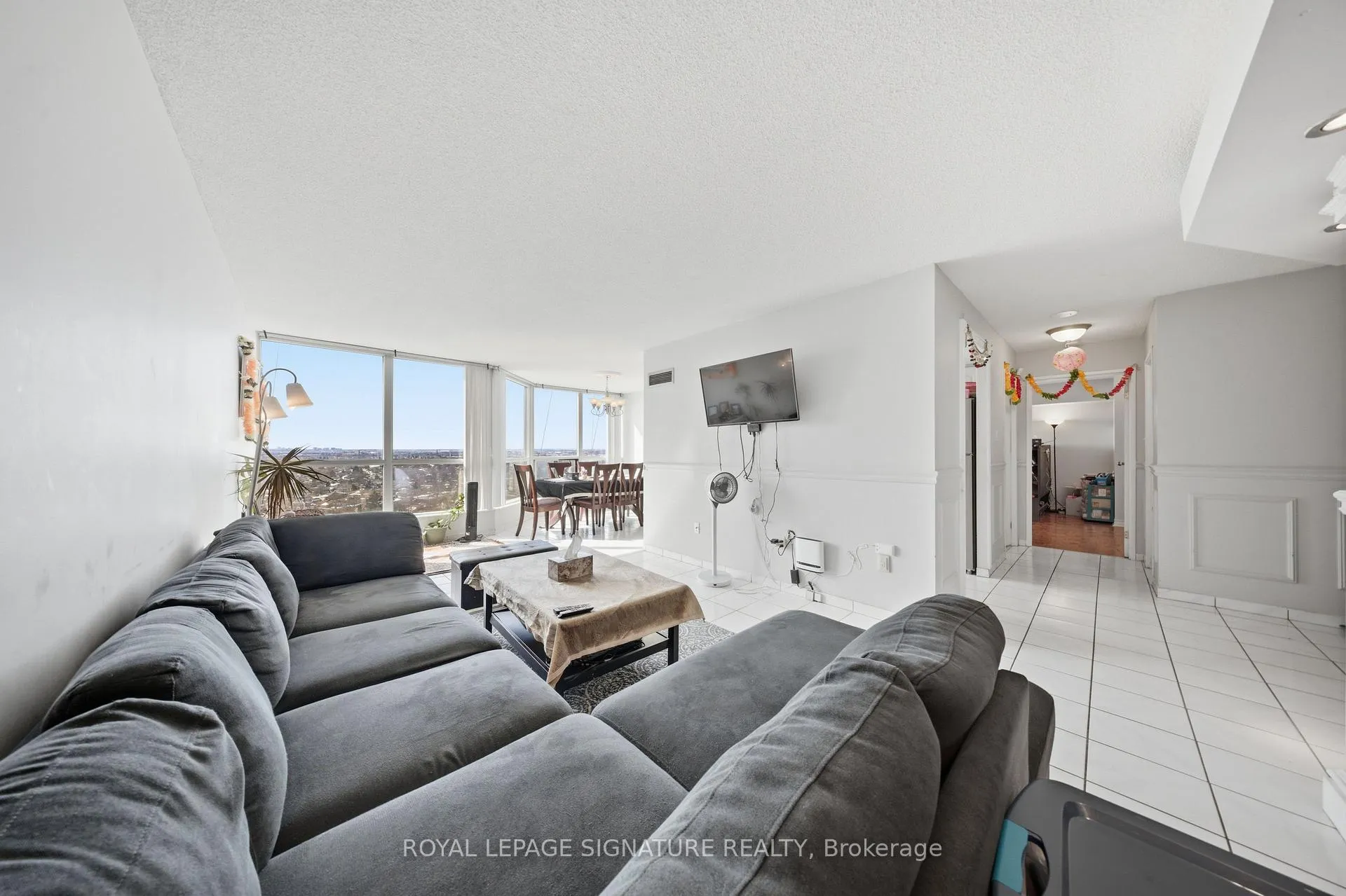 Photo 7 of Unit 1906, 3 Rowntree Road, Etobicoke, Mount Olive-Silverstone-Jamestown — HOMEH