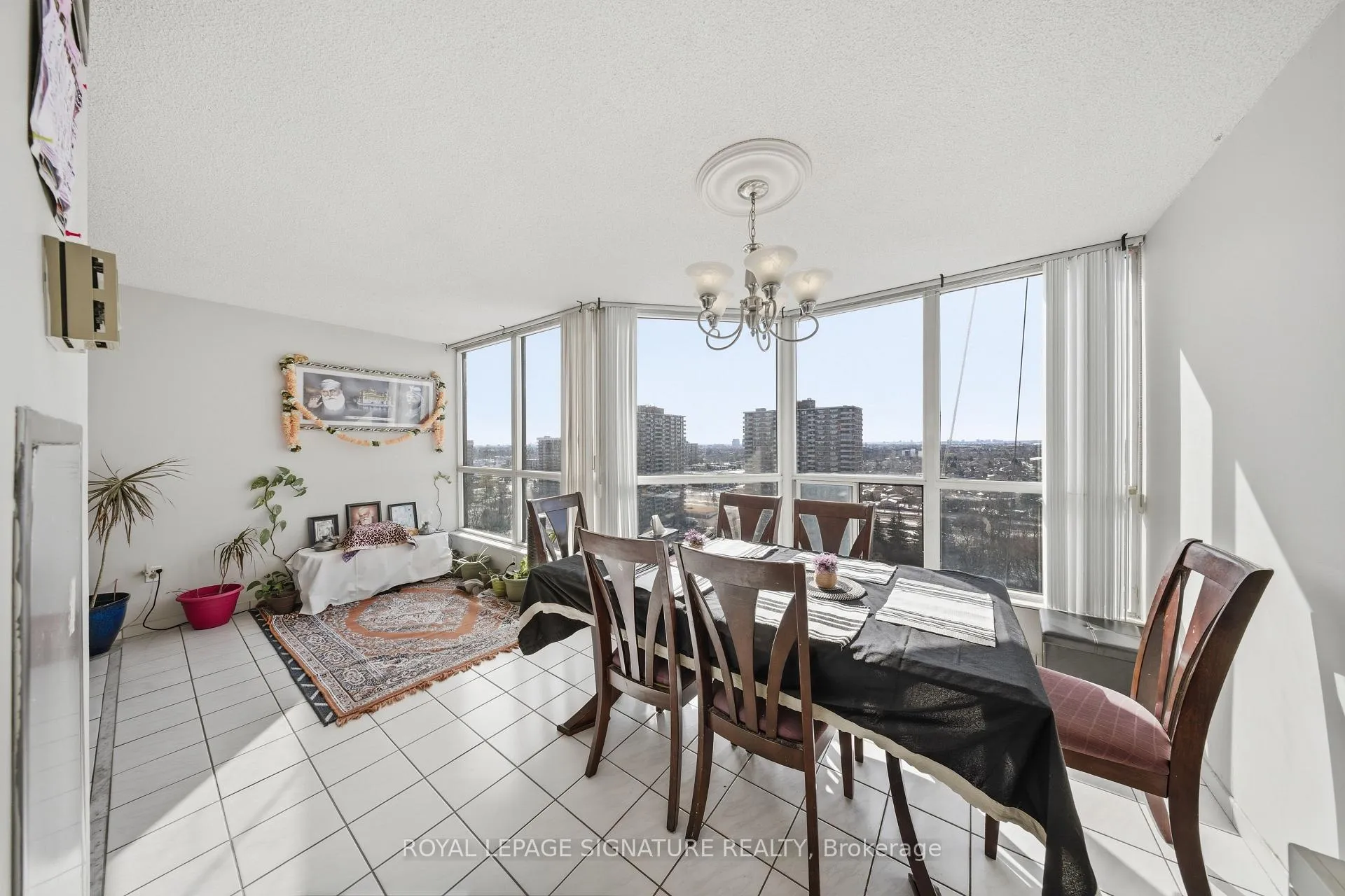 Photo 8 of Unit 1906, 3 Rowntree Road, Etobicoke, Mount Olive-Silverstone-Jamestown — HOMEH