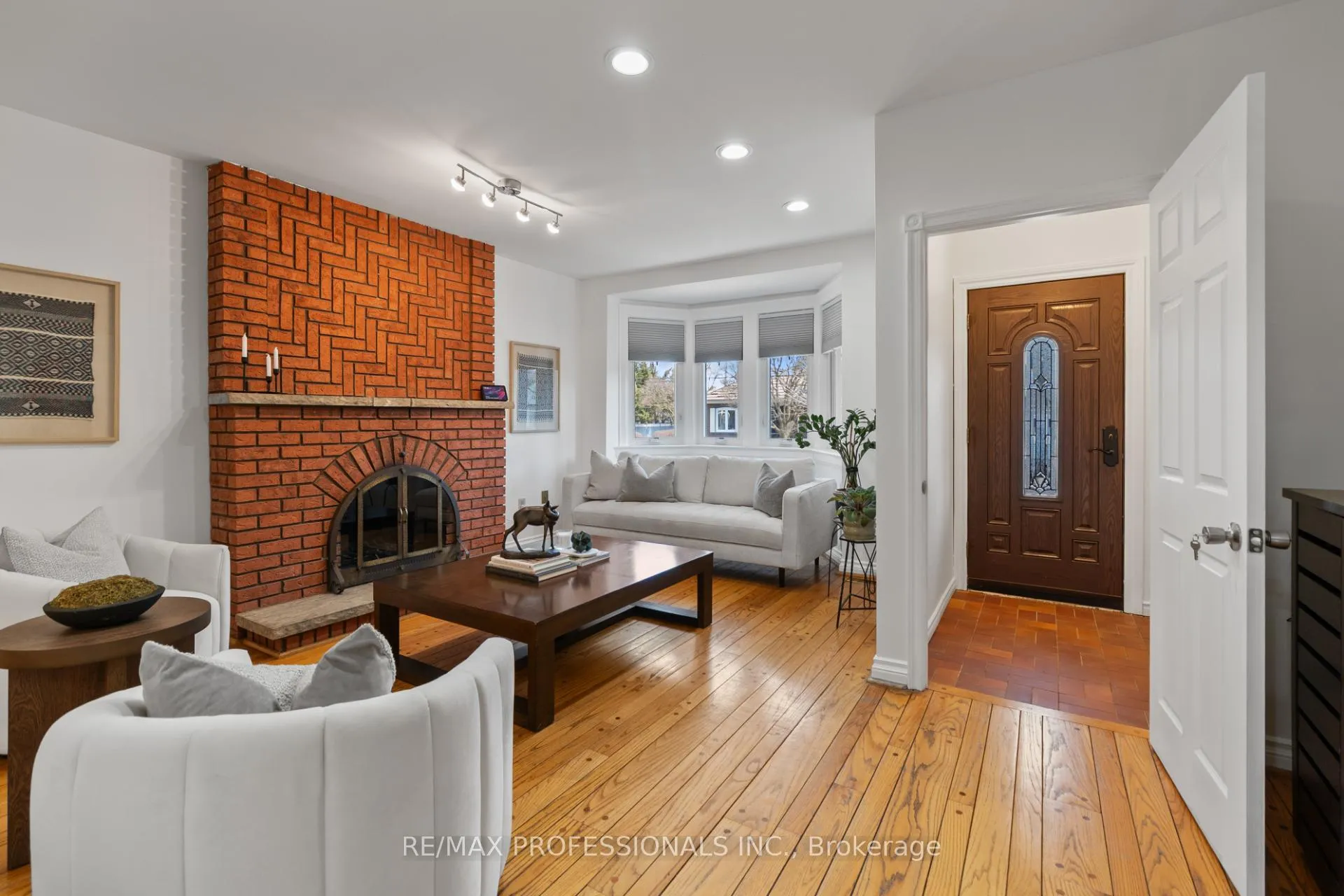 Photo 3 of 82 Fifth Street, Etobicoke, New Toronto — HOMEH