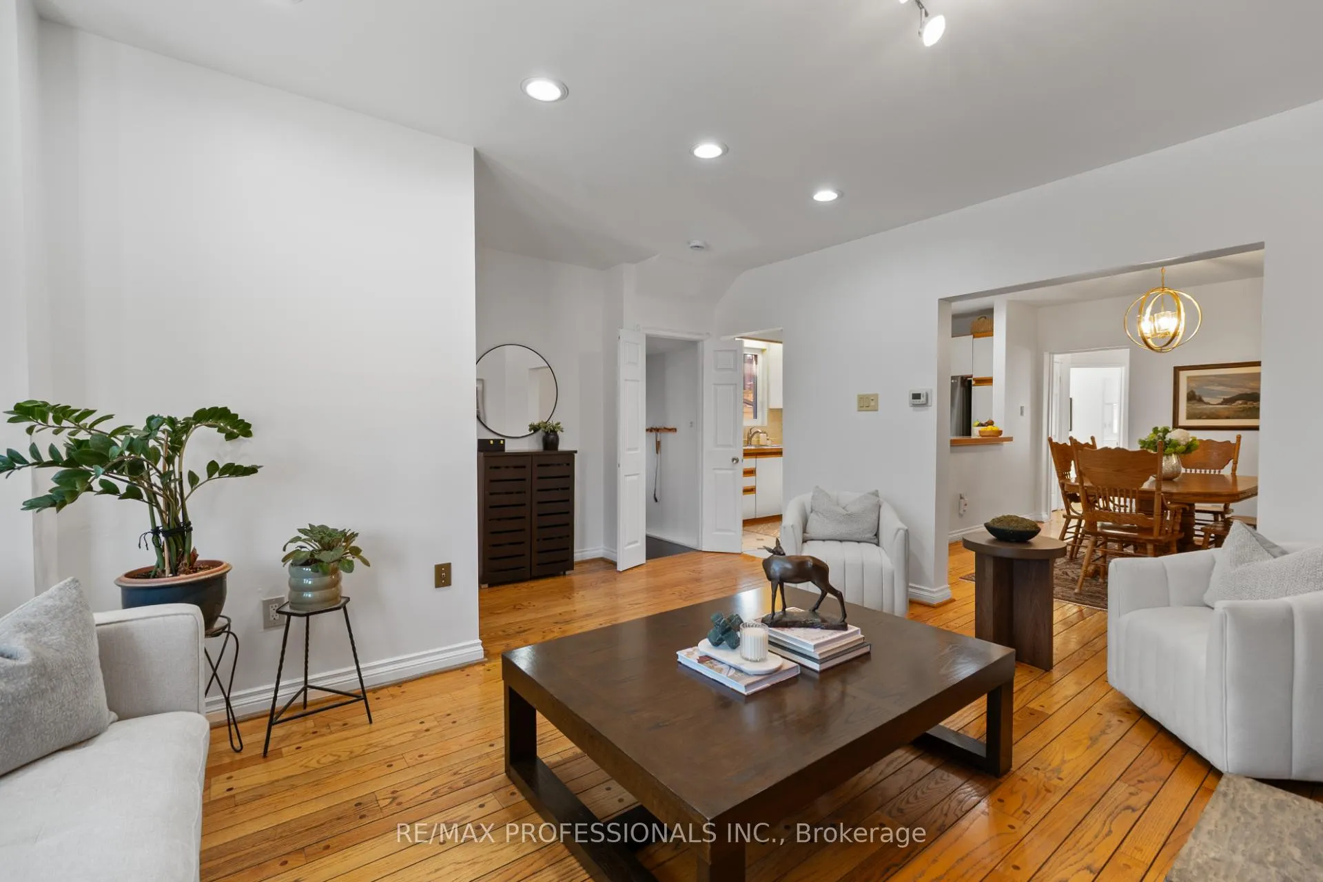 Photo 6 of 82 Fifth Street, Etobicoke, New Toronto — HOMEH
