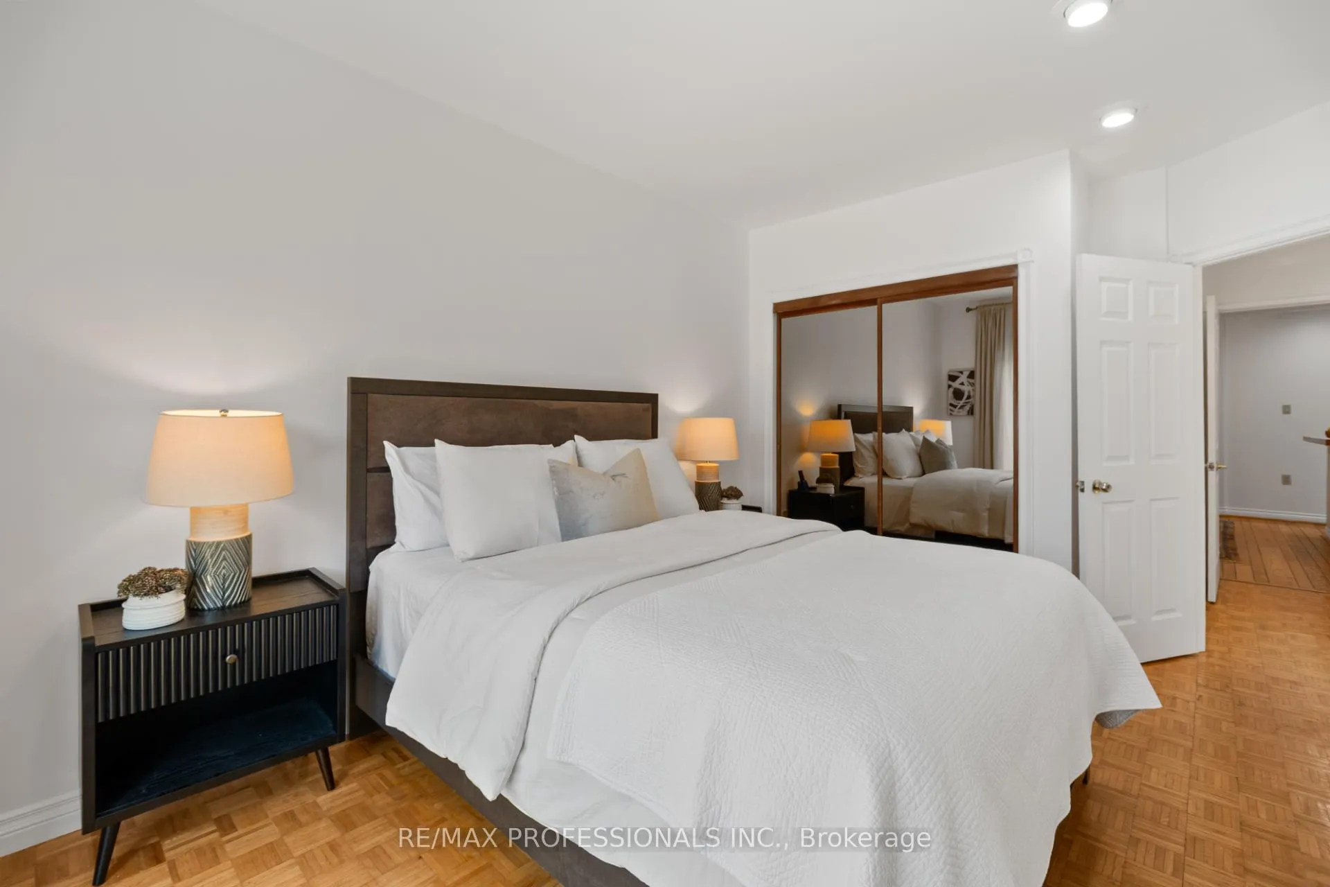 Photo 12 of 82 Fifth Street, Etobicoke, New Toronto — HOMEH