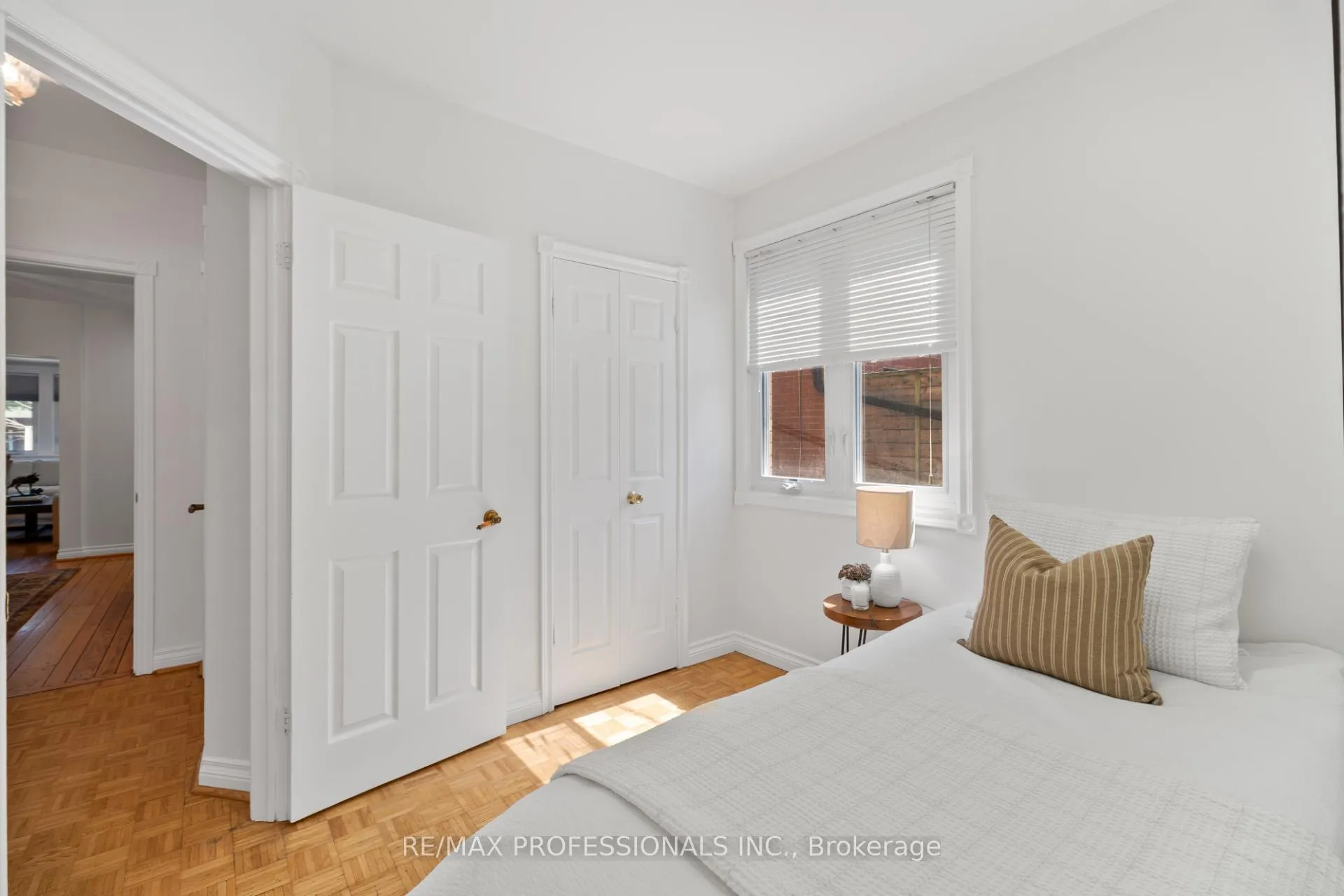 Photo 14 of 82 Fifth Street, Etobicoke, New Toronto — HOMEH