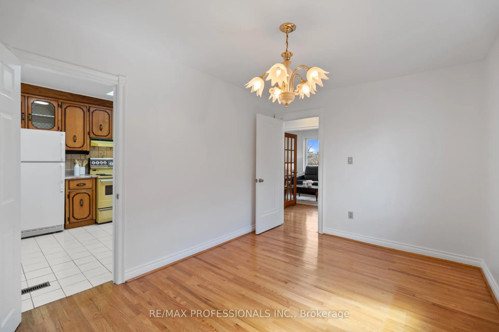 Photo 21 of 82 Fifth Street, Etobicoke, New Toronto — HOMEH