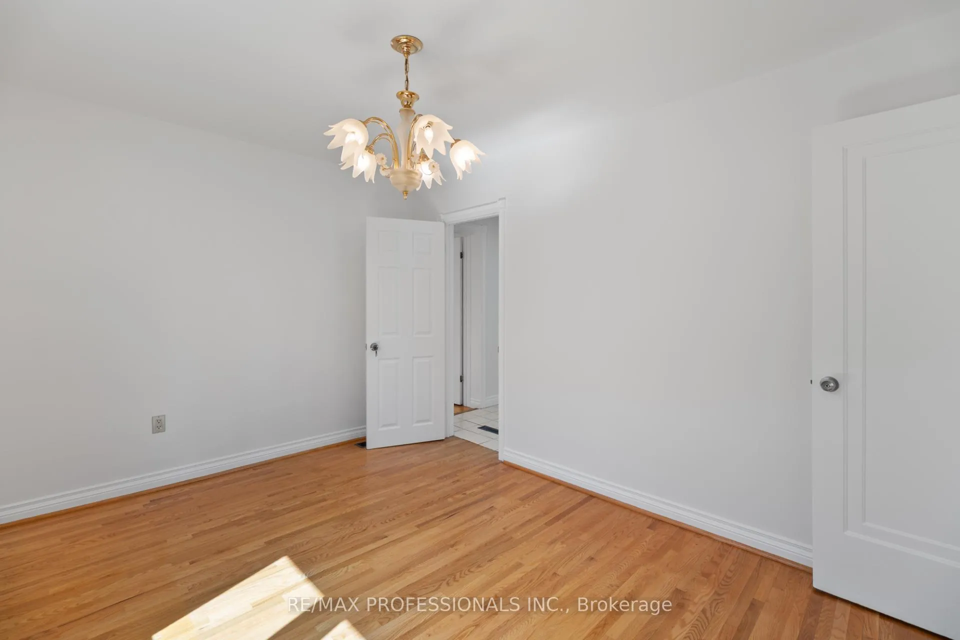 Photo 22 of 82 Fifth Street, Etobicoke, New Toronto — HOMEH