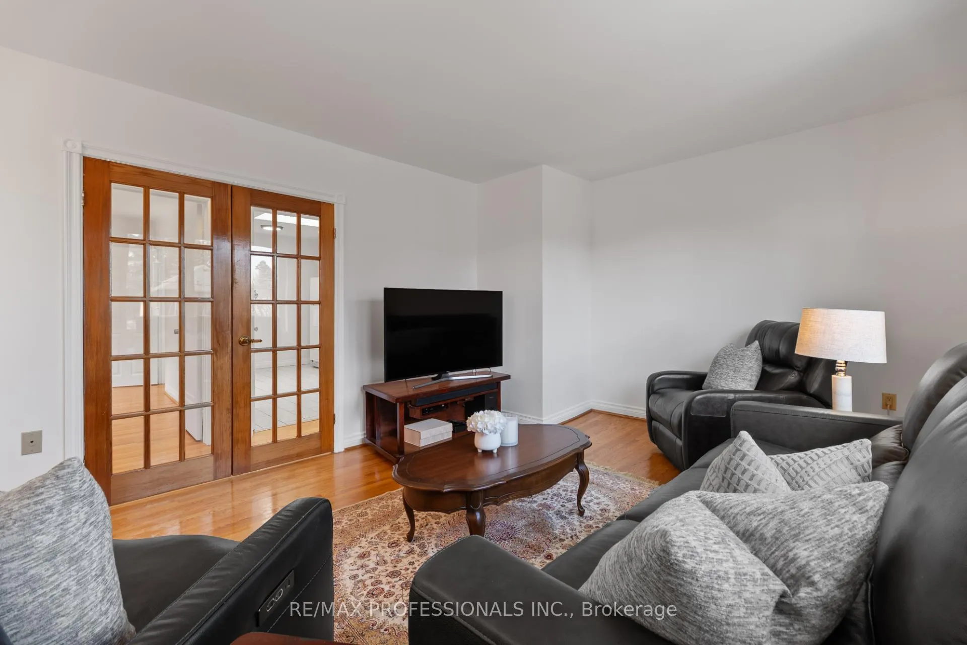 Photo 24 of 82 Fifth Street, Etobicoke, New Toronto — HOMEH