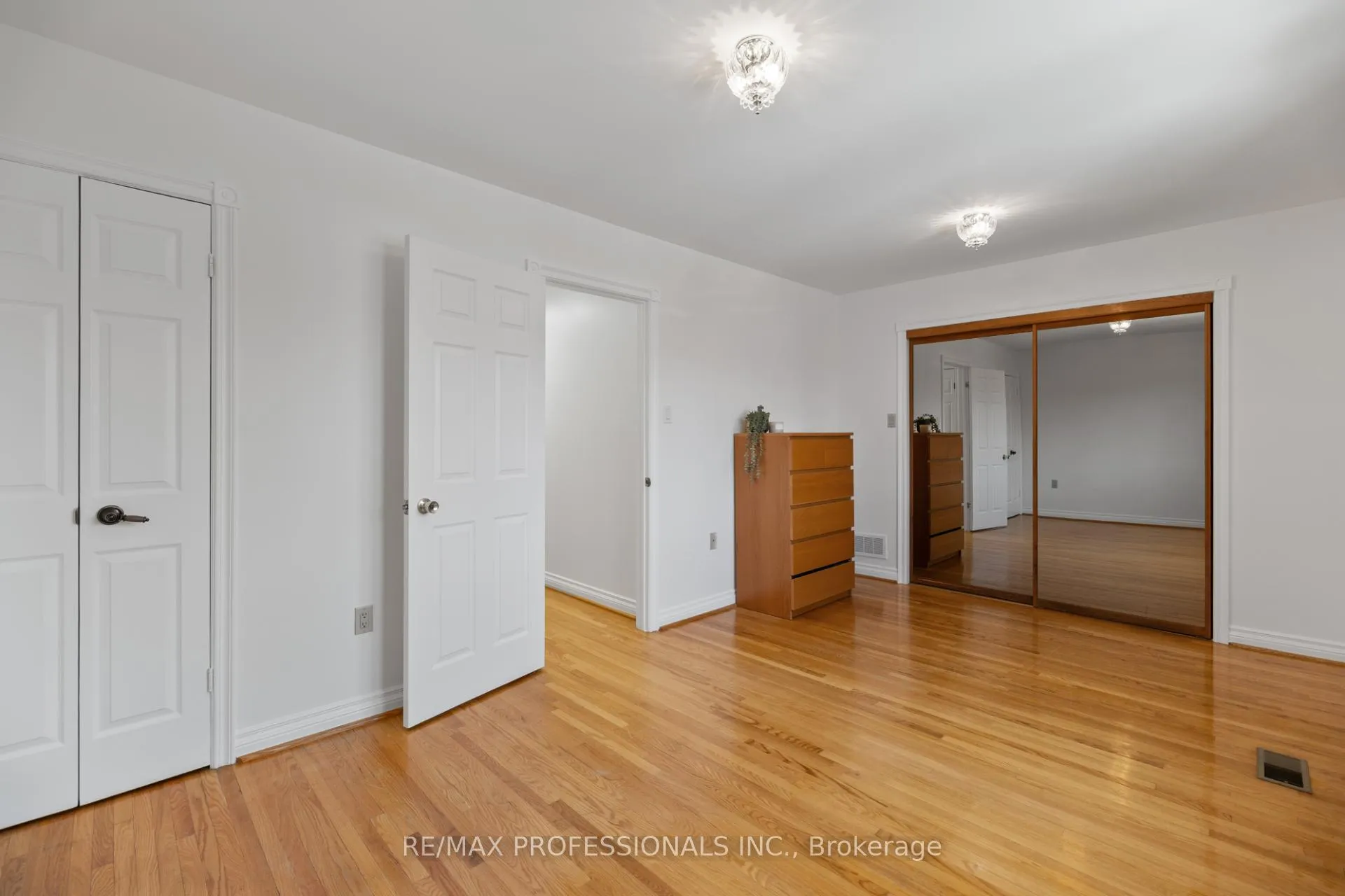 Photo 25 of 82 Fifth Street, Etobicoke, New Toronto — HOMEH