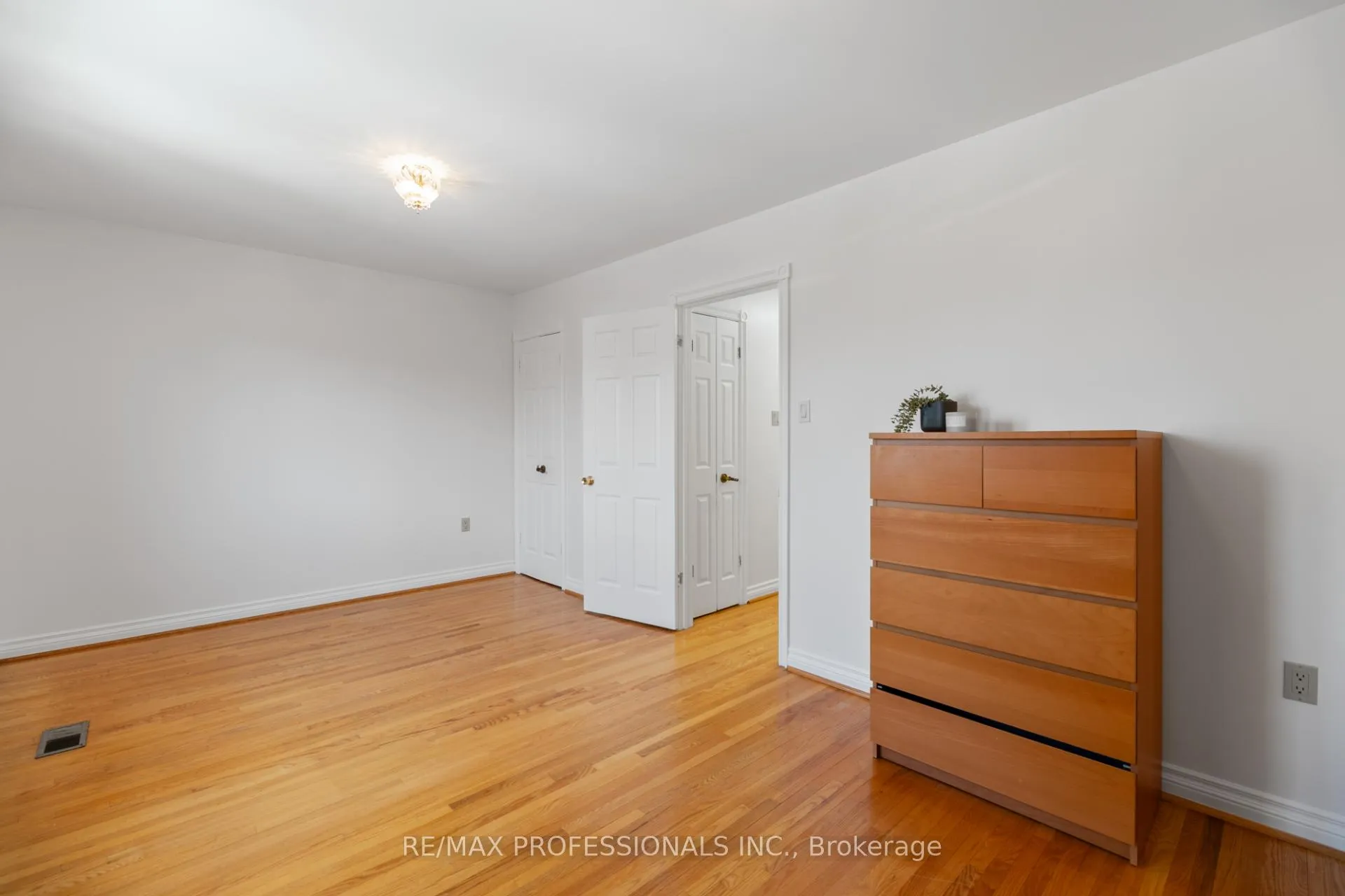 Photo 26 of 82 Fifth Street, Etobicoke, New Toronto — HOMEH