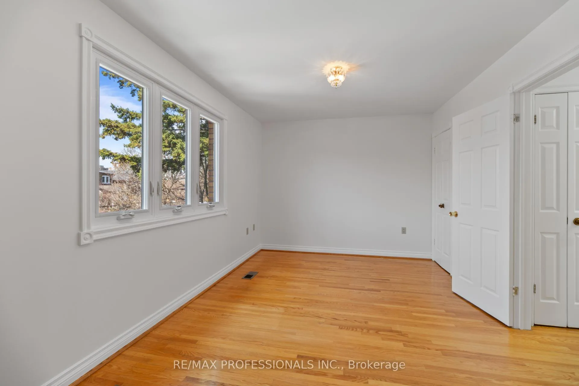 Photo 27 of 82 Fifth Street, Etobicoke, New Toronto — HOMEH