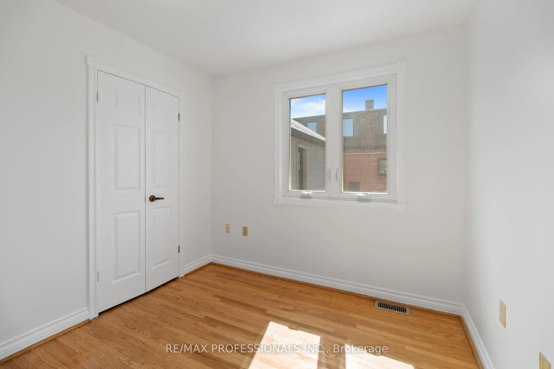 Photo 28 of 82 Fifth Street, Etobicoke, New Toronto — HOMEH
