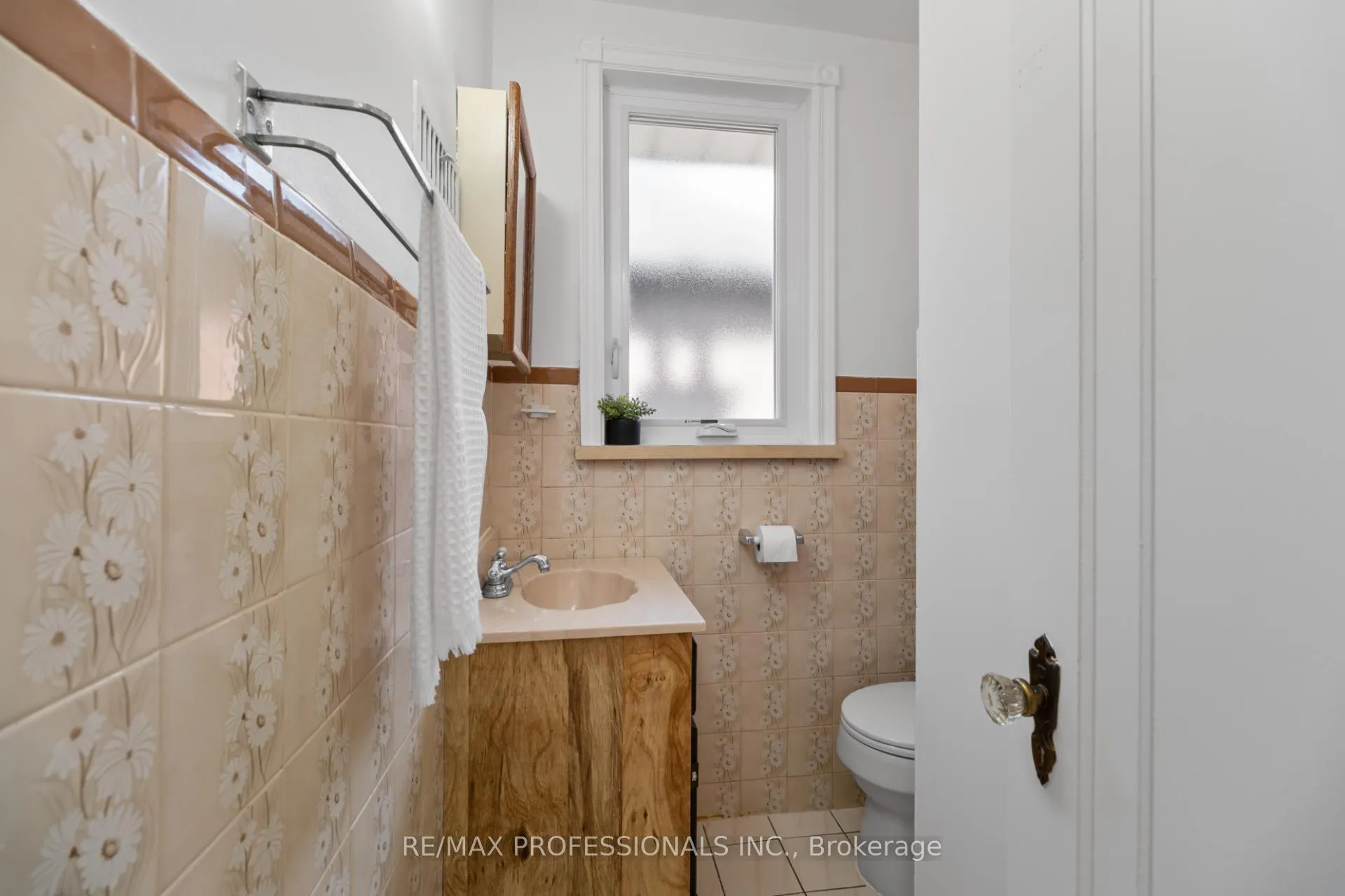 Photo 30 of 82 Fifth Street, Etobicoke, New Toronto — HOMEH