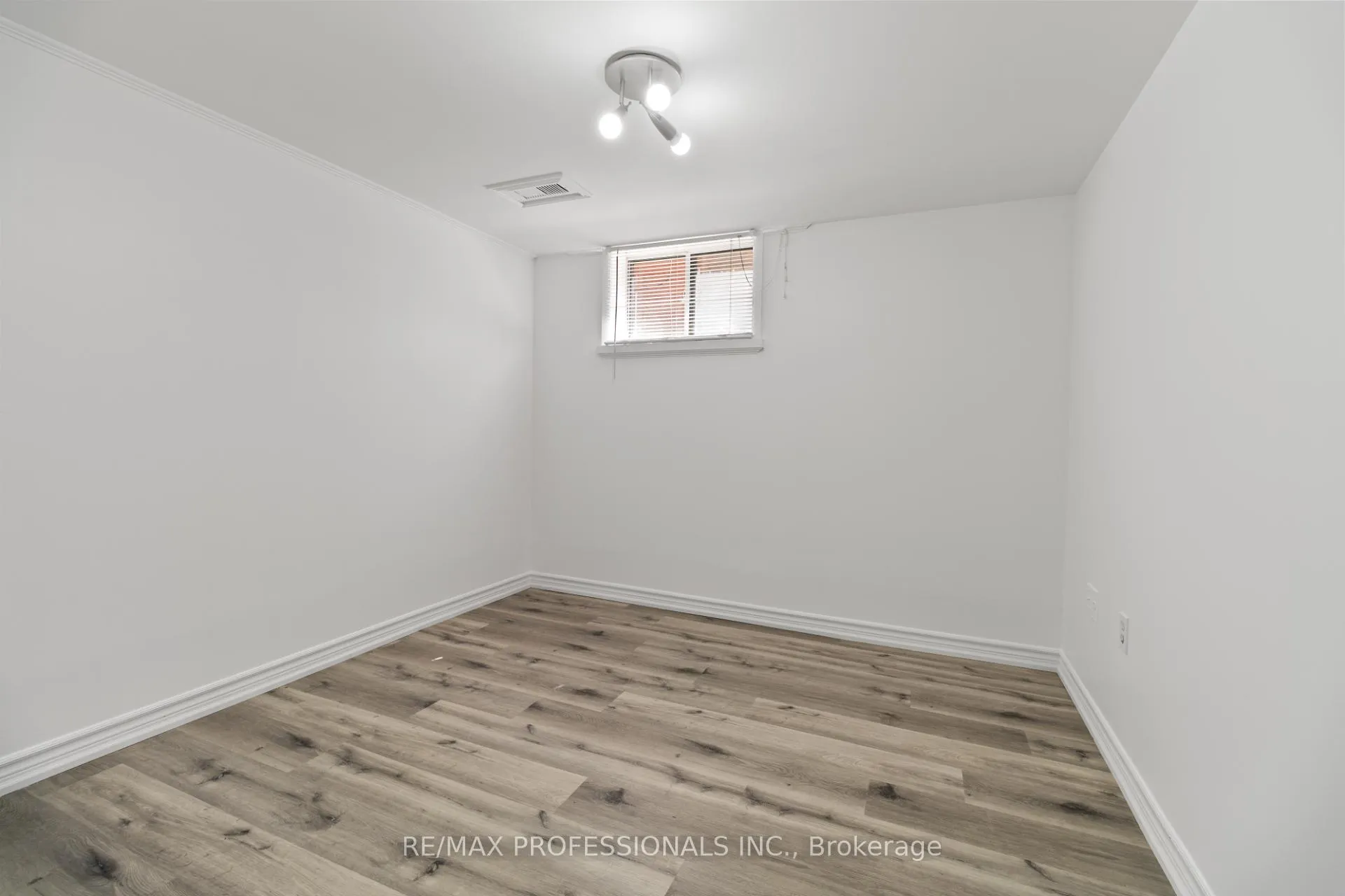 Photo 32 of 82 Fifth Street, Etobicoke, New Toronto — HOMEH