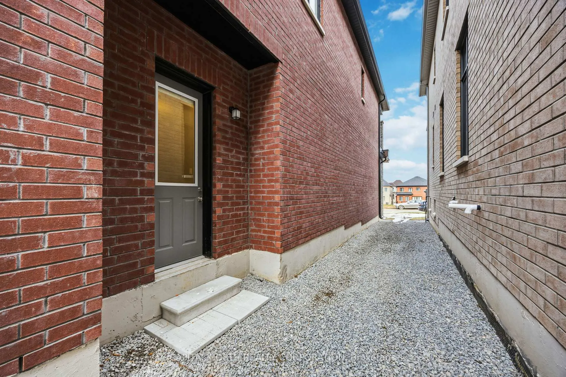 Photo 2 of 220 Winthrop Crescent, Vaughan, Vellore Village — HOMEH