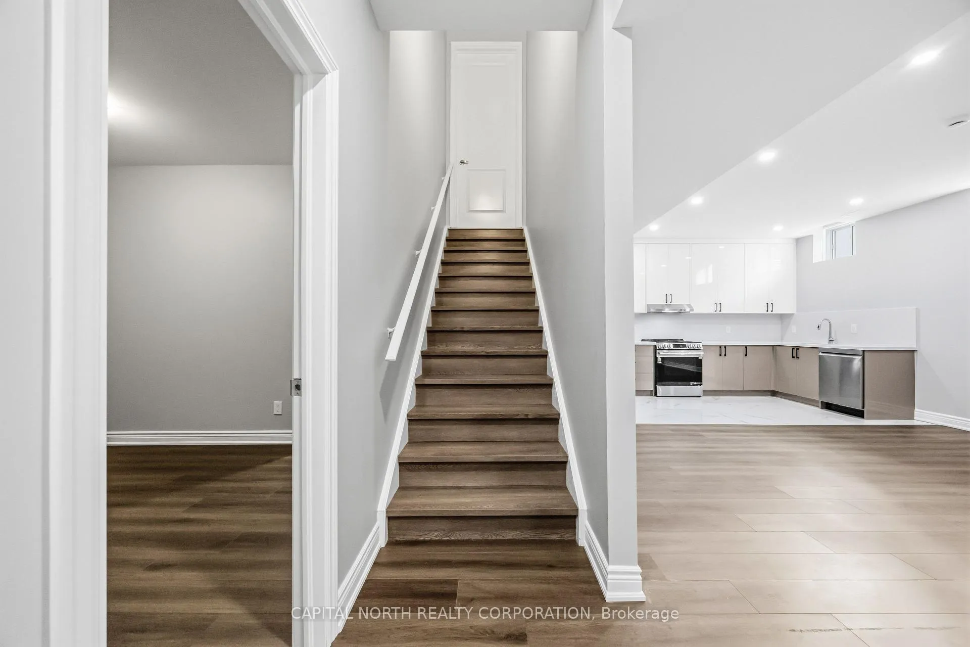 Photo 4 of 220 Winthrop Crescent, Vaughan, Vellore Village — HOMEH