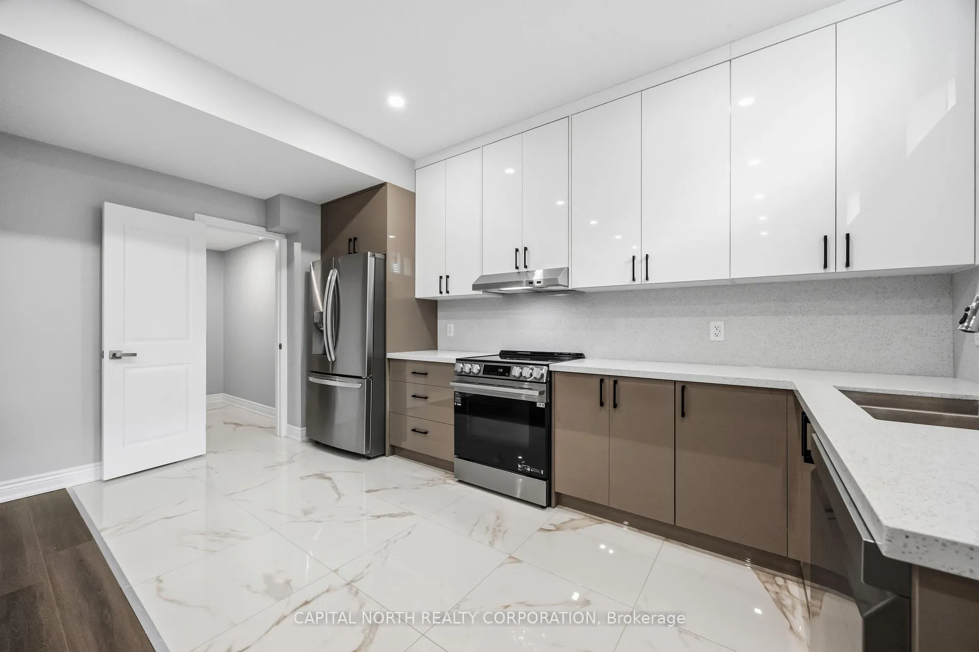 Photo 15 of 220 Winthrop Crescent, Vaughan, Vellore Village — HOMEH