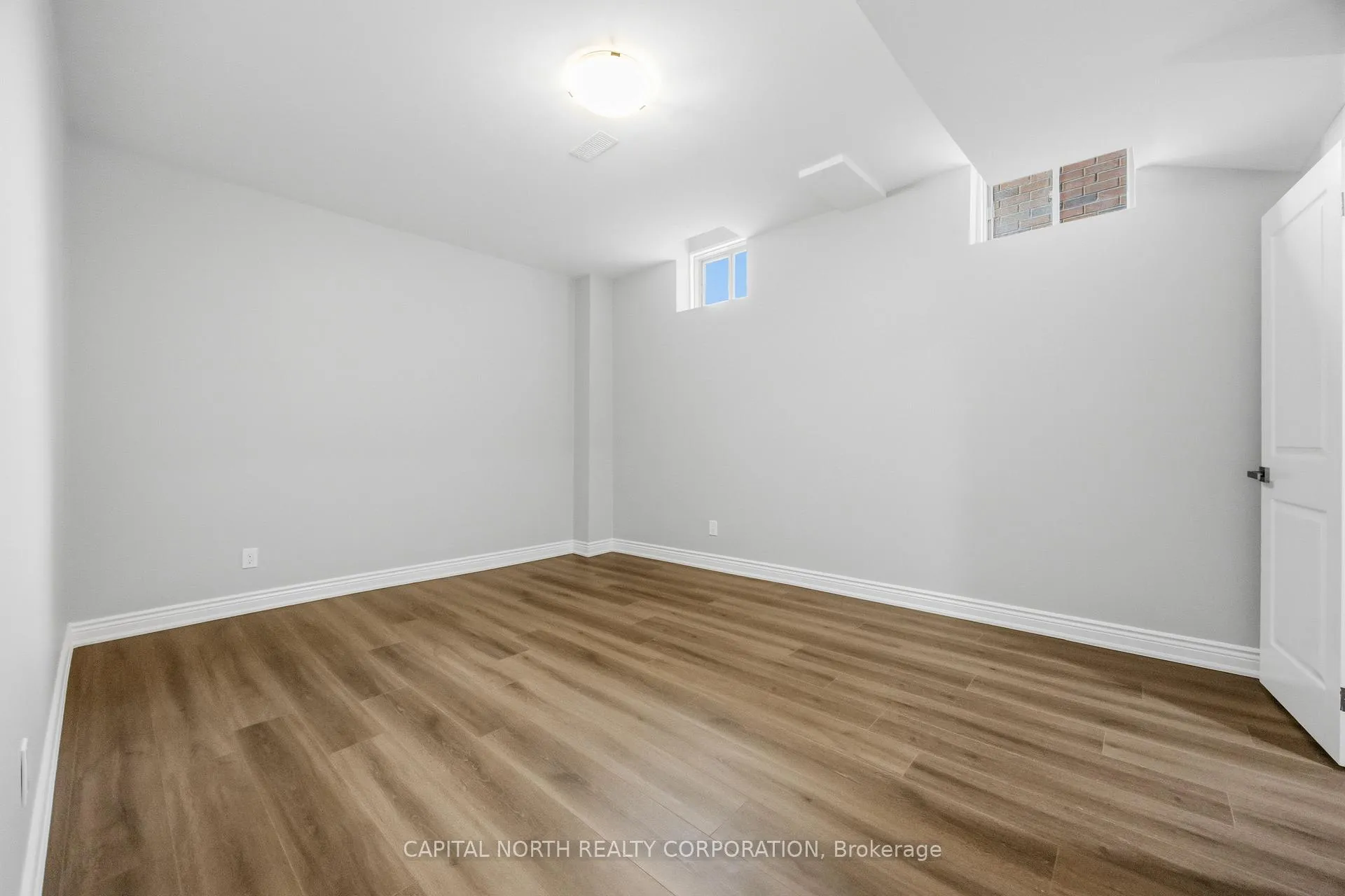Photo 17 of 220 Winthrop Crescent, Vaughan, Vellore Village — HOMEH