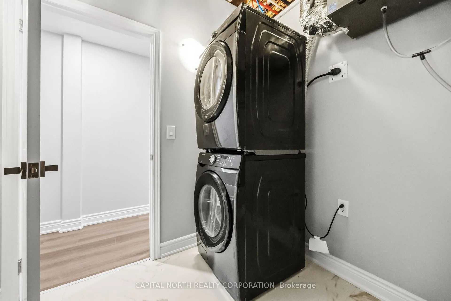 Photo 28 of 220 Winthrop Crescent, Vaughan, Vellore Village — HOMEH