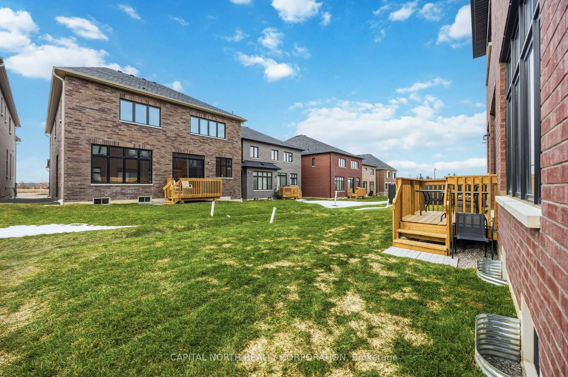 Photo 29 of 220 Winthrop Crescent, Vaughan, Vellore Village — HOMEH
