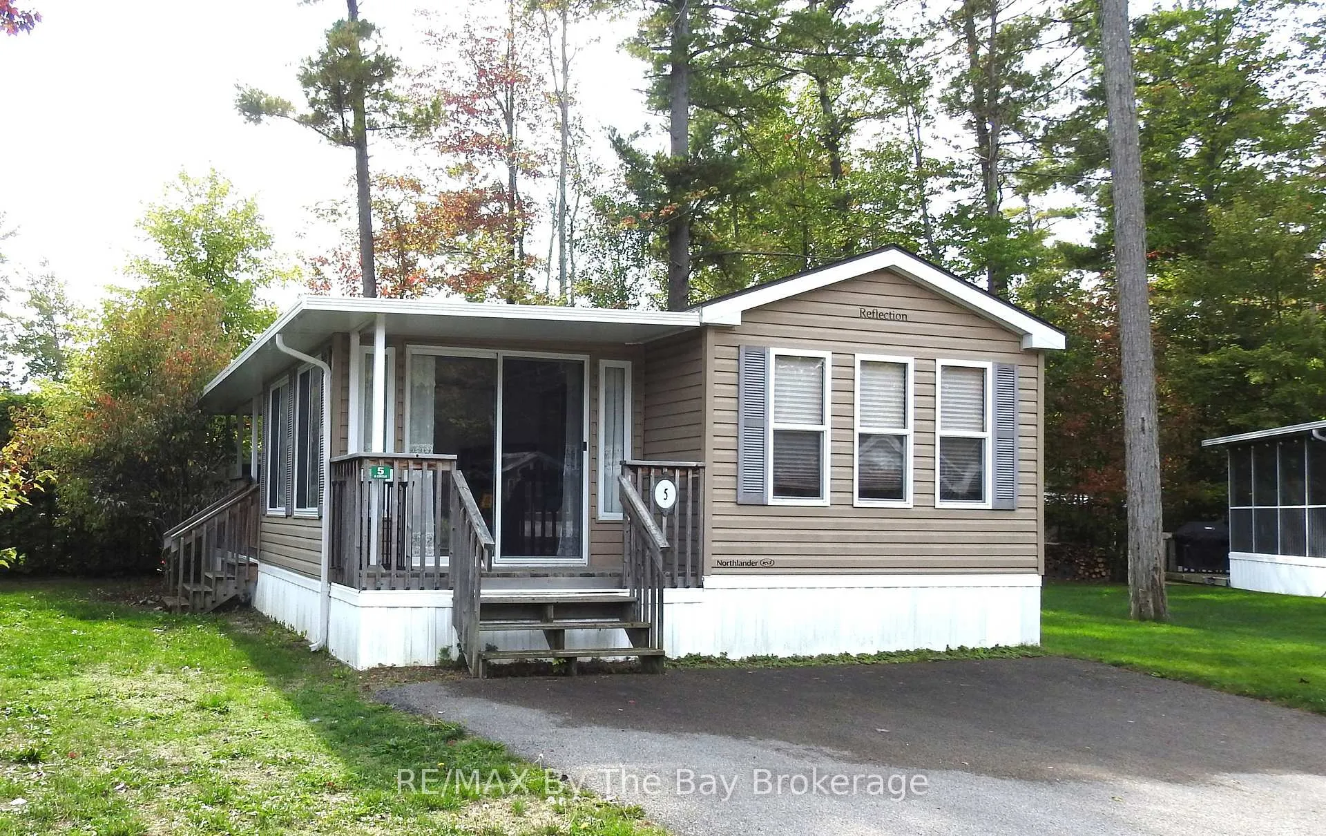 Photo 1 of 5 Nipagon Circle, Wasaga Beach — HOMEH
