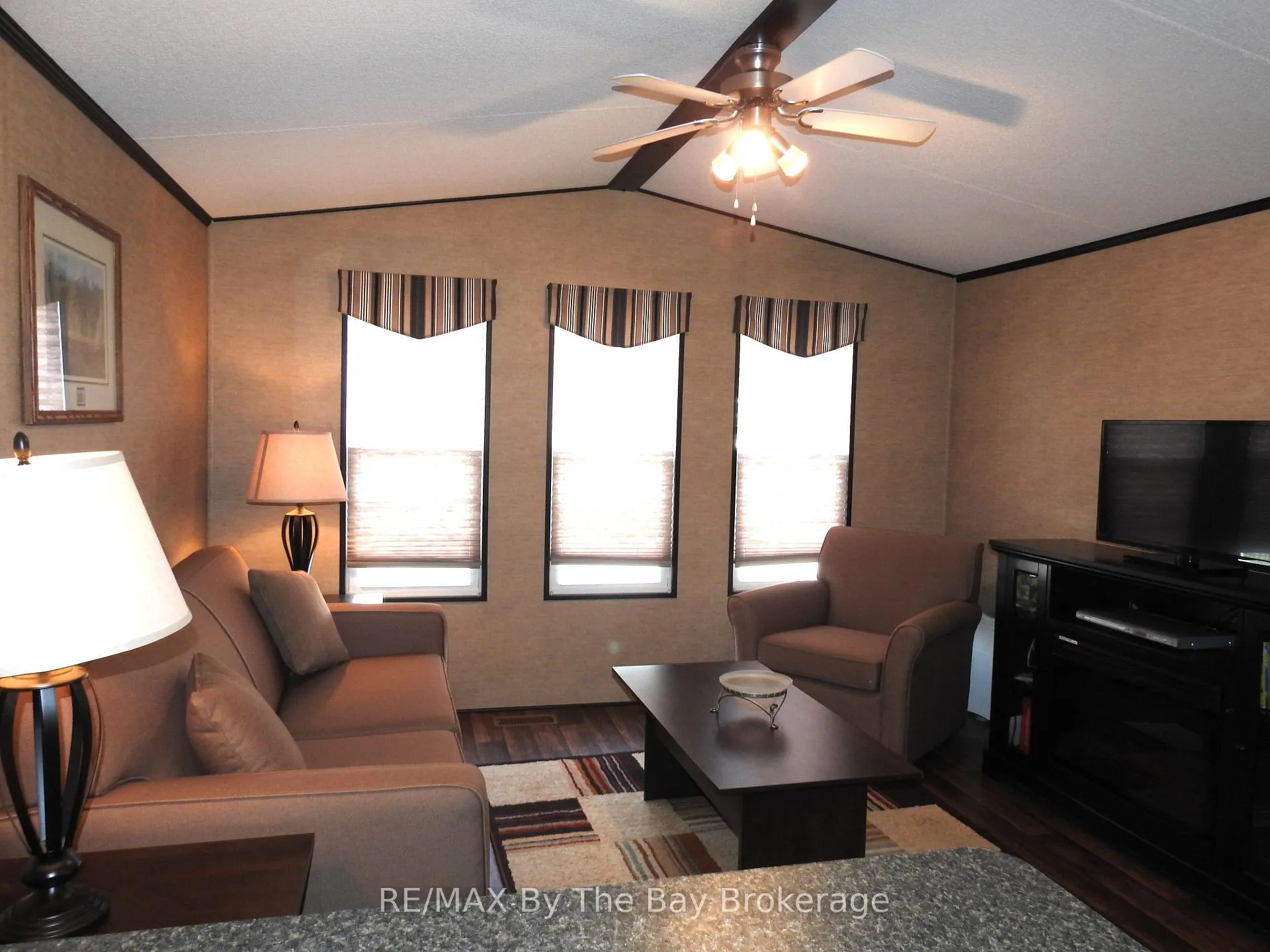 Photo 7 of 5 Nipagon Circle, Wasaga Beach — HOMEH