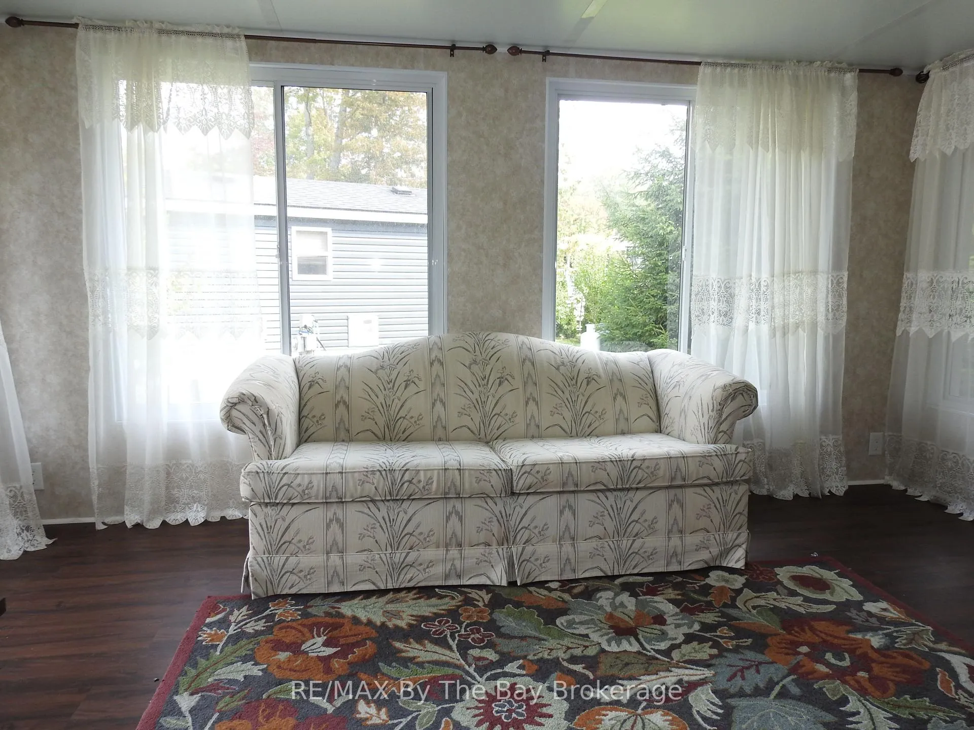 Photo 8 of 5 Nipagon Circle, Wasaga Beach — HOMEH