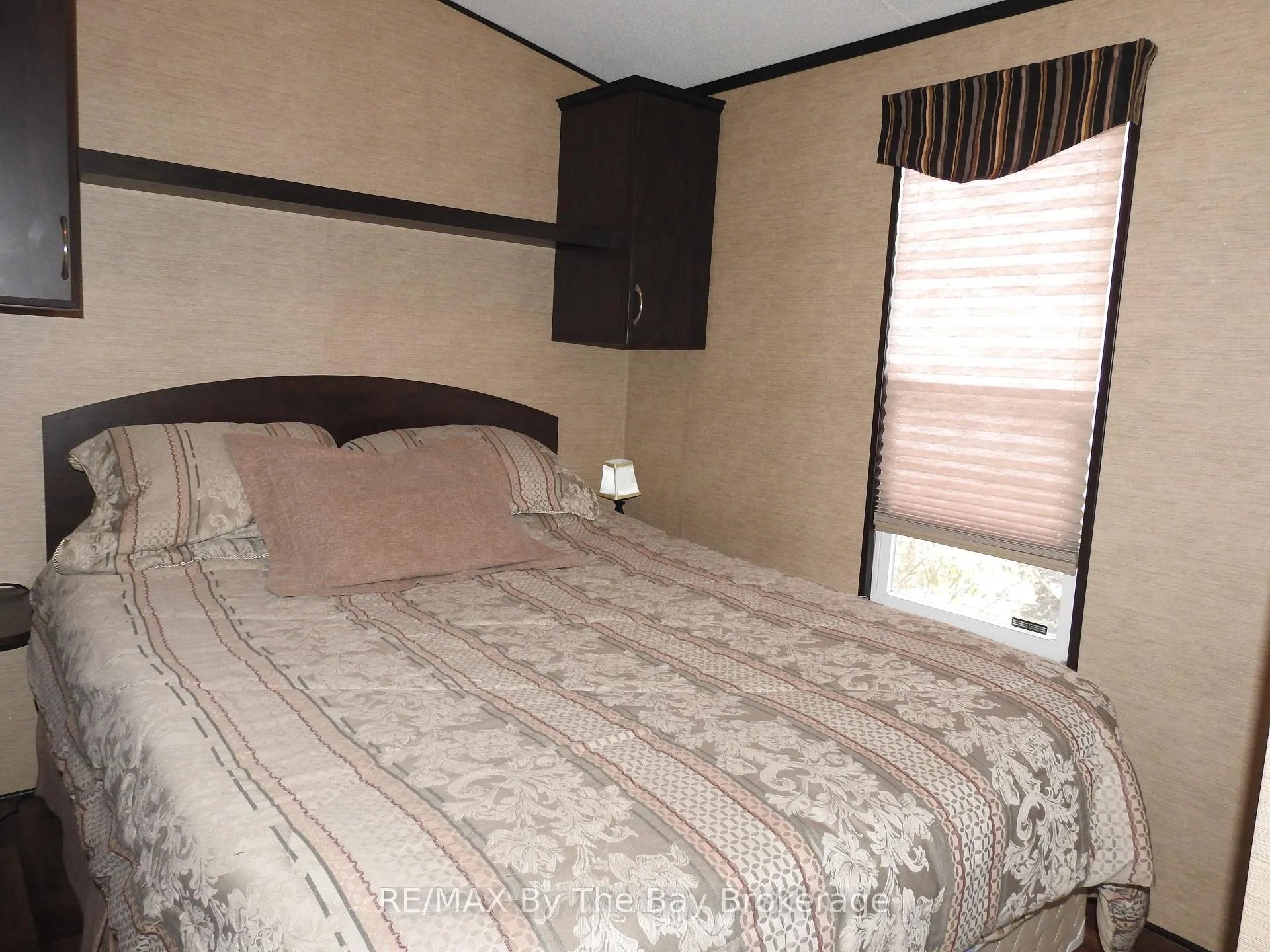 Photo 10 of 5 Nipagon Circle, Wasaga Beach — HOMEH
