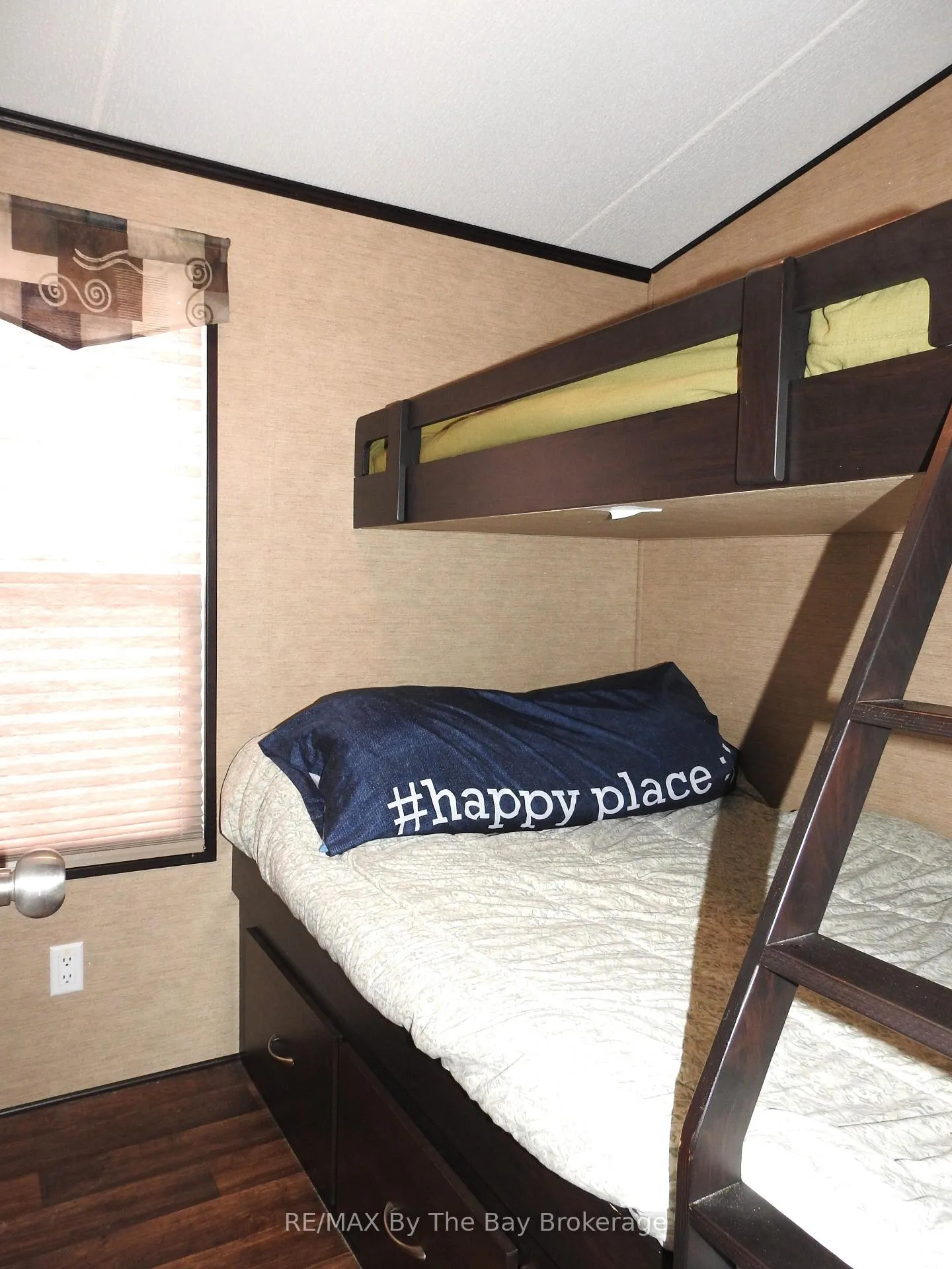 Photo 11 of 5 Nipagon Circle, Wasaga Beach — HOMEH