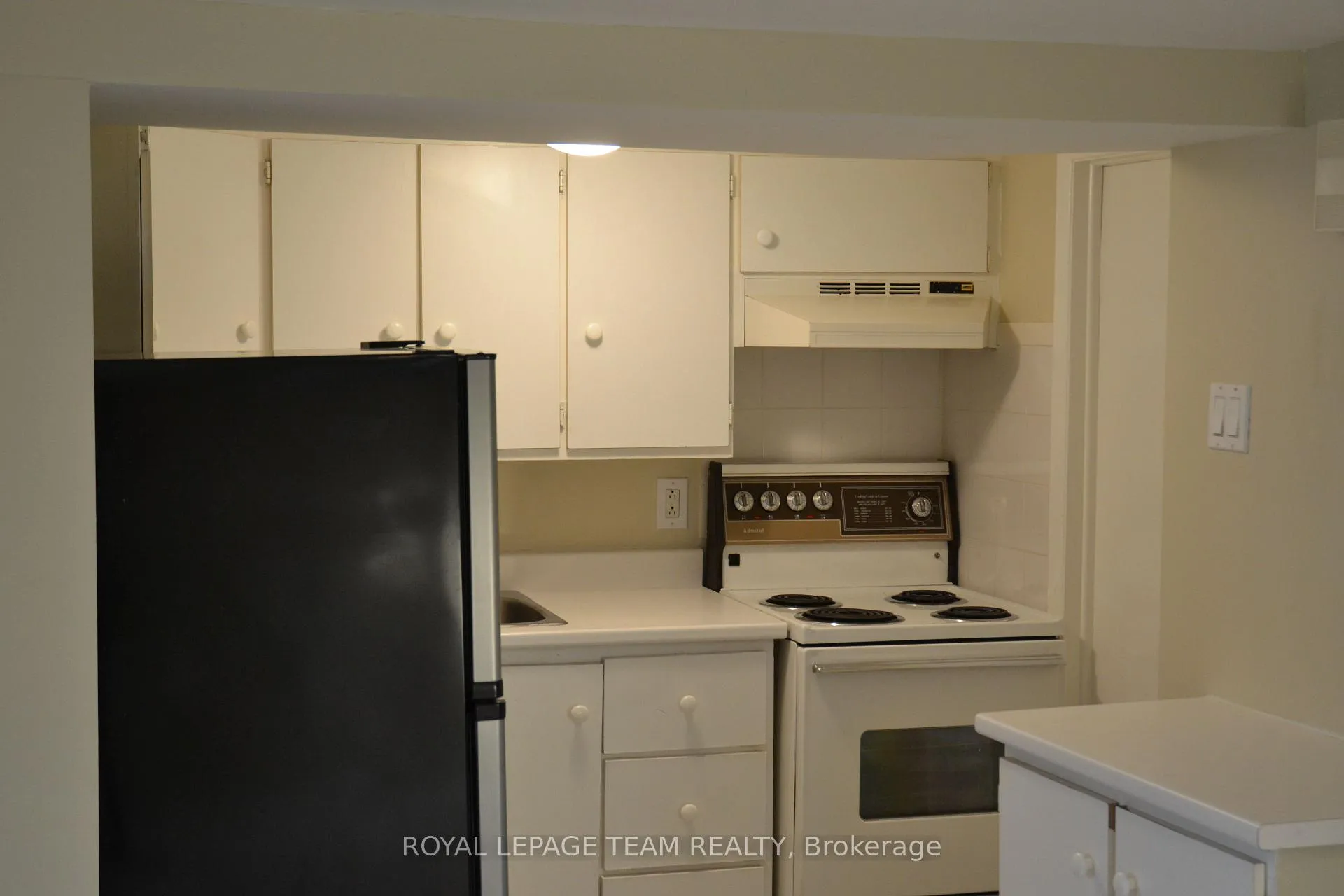 Photo 5 of Unit 4, 1089 North River Road, Ottawa, Overbrook — HOMEH