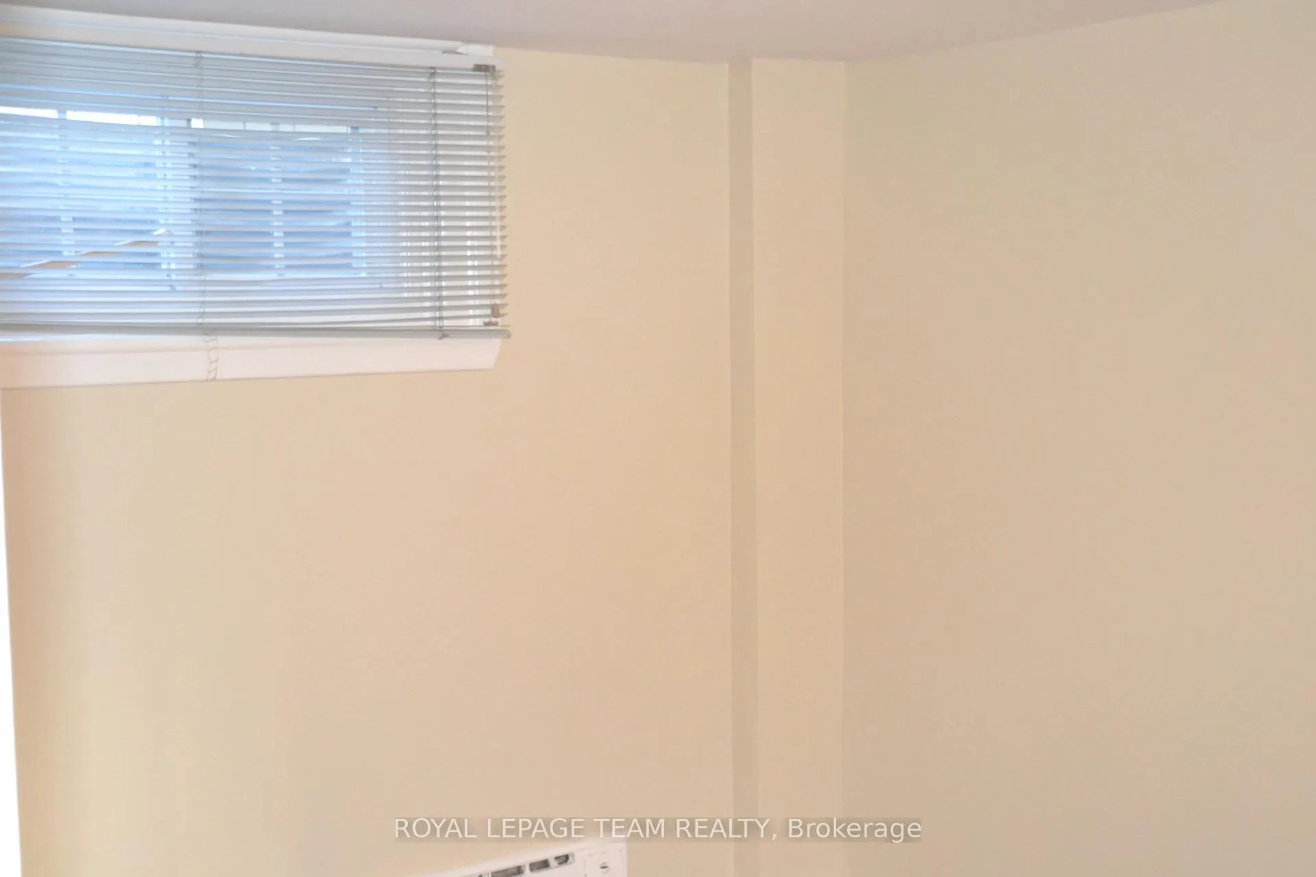 Photo 8 of Unit 4, 1089 North River Road, Ottawa, Overbrook — HOMEH
